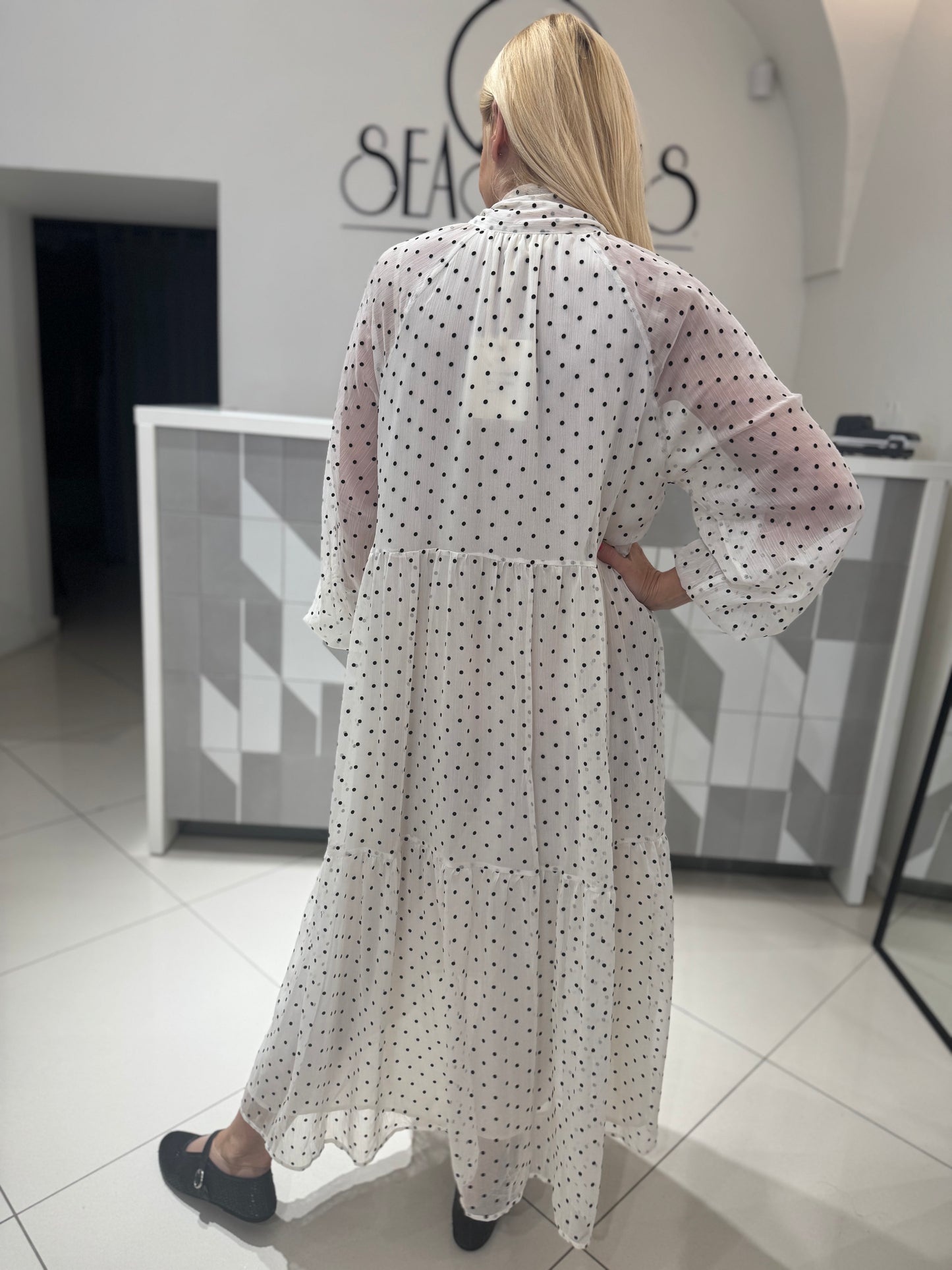 Suknelė su smulkiais žirniukais (s141)