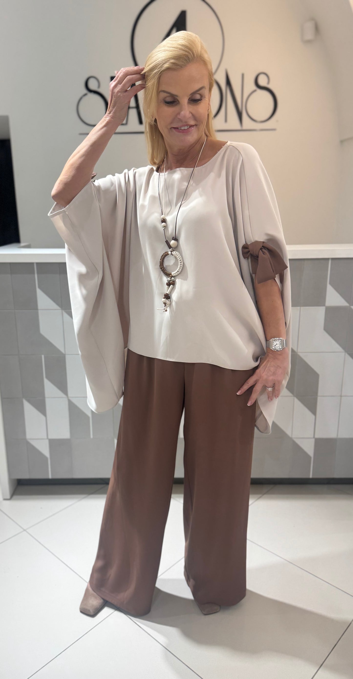 Kostiumelis su kelnėmis (Ko143)