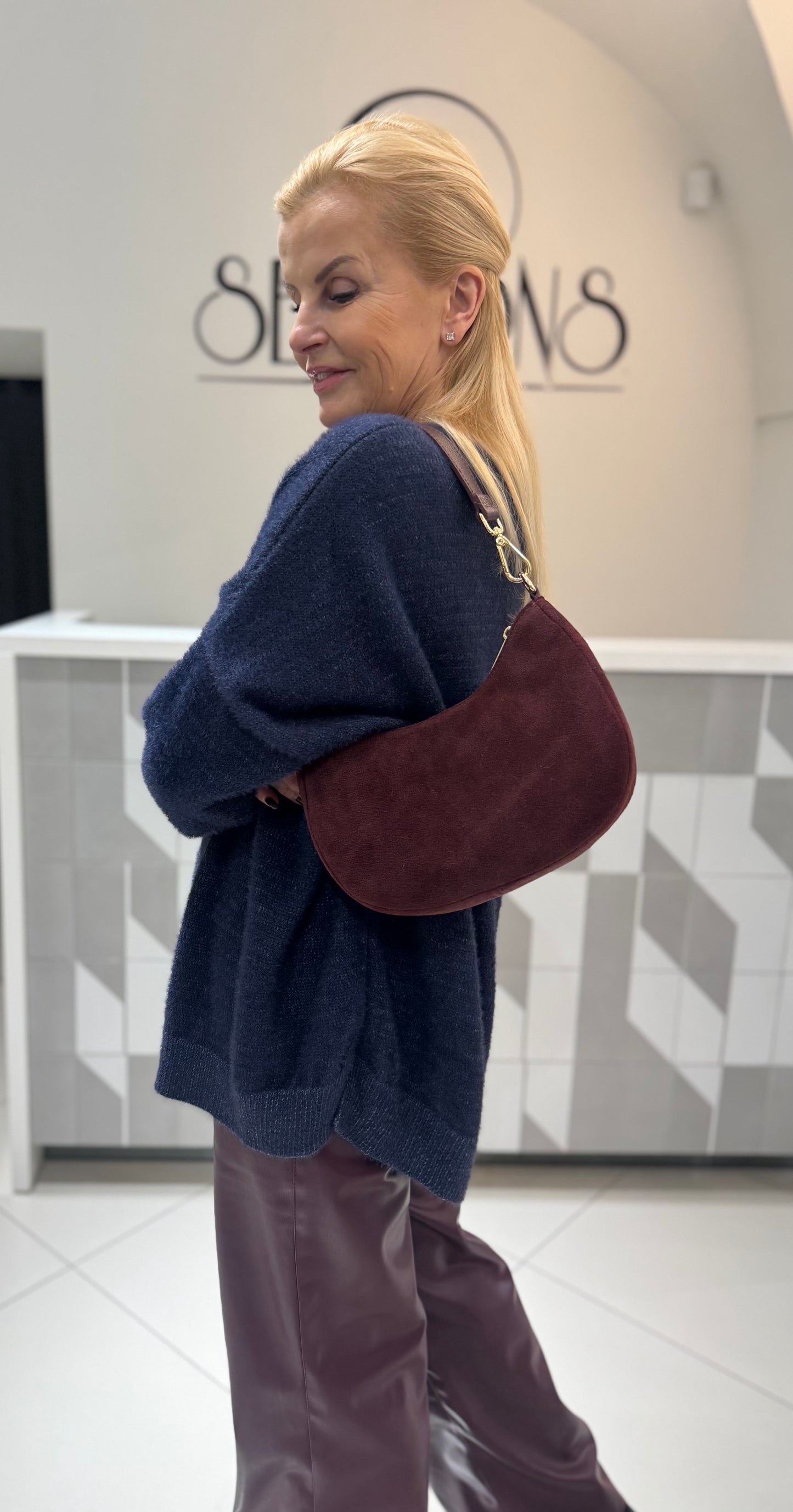 Rankinė skeltinės odos (R73)