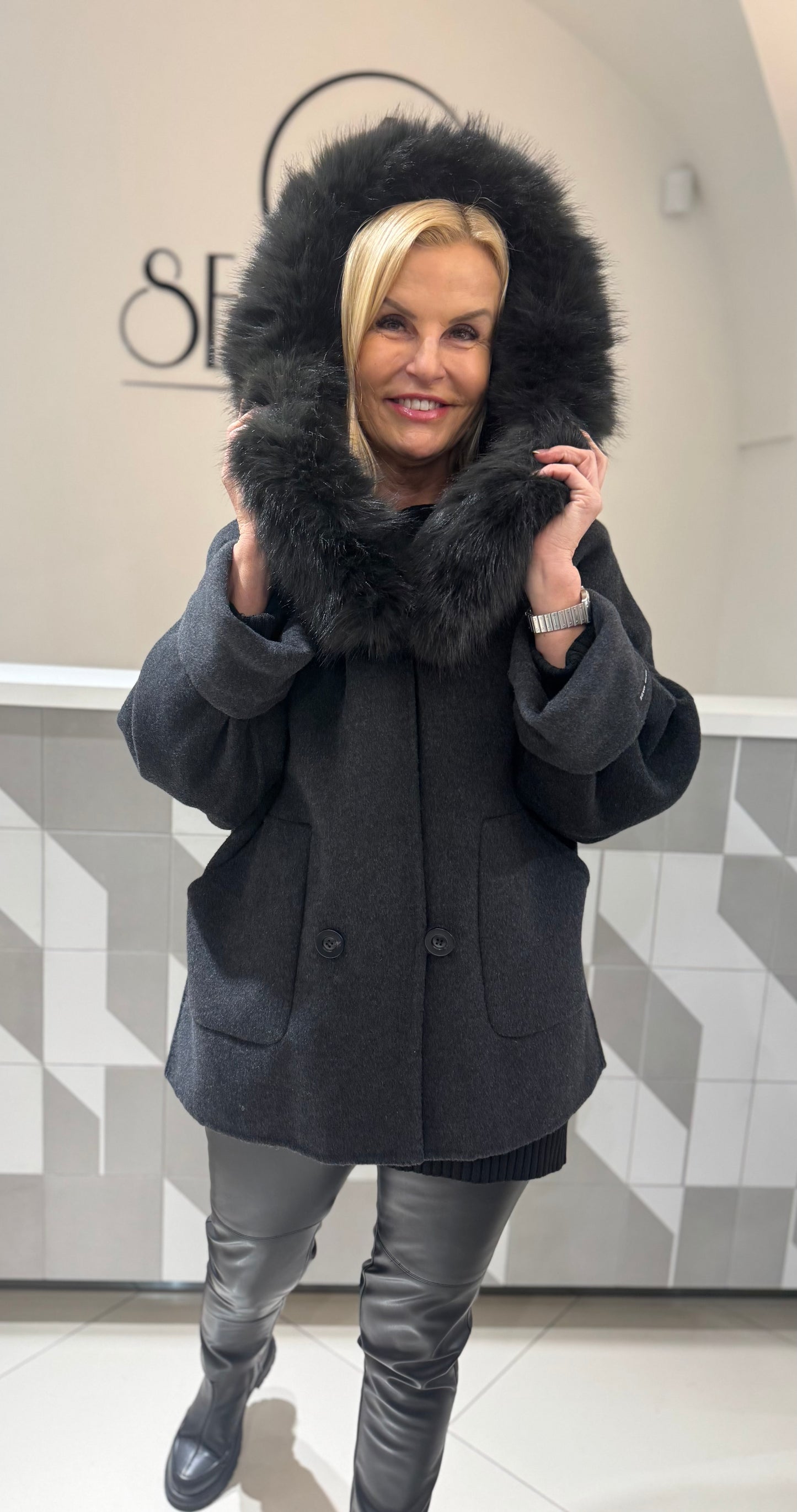 Trumpas puspaltis su kailiu (Pl79) modelis didintas