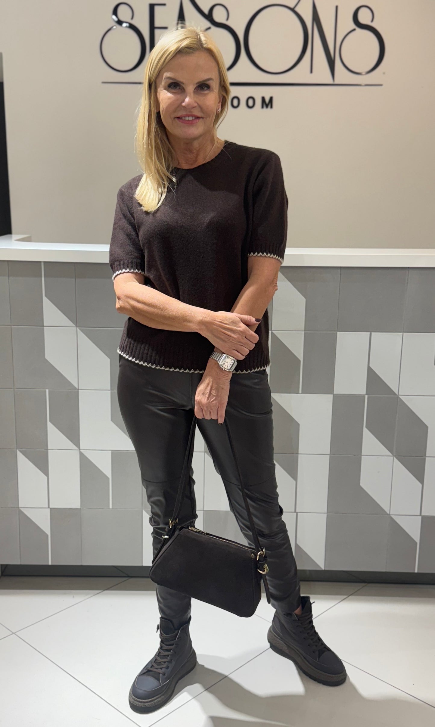 Rankinė skeltinės odos (R68)