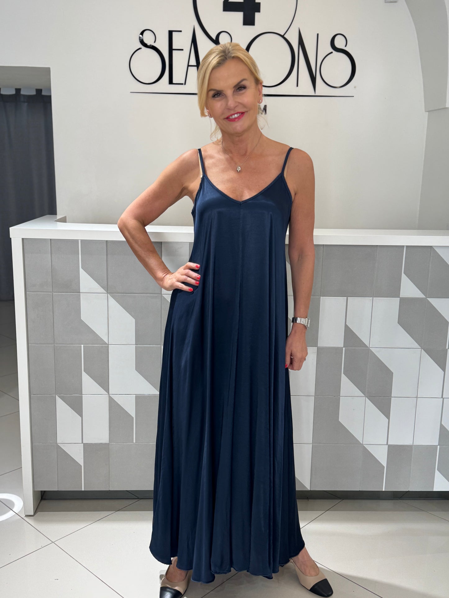 Suknelė su petnešėlėmis (s357)