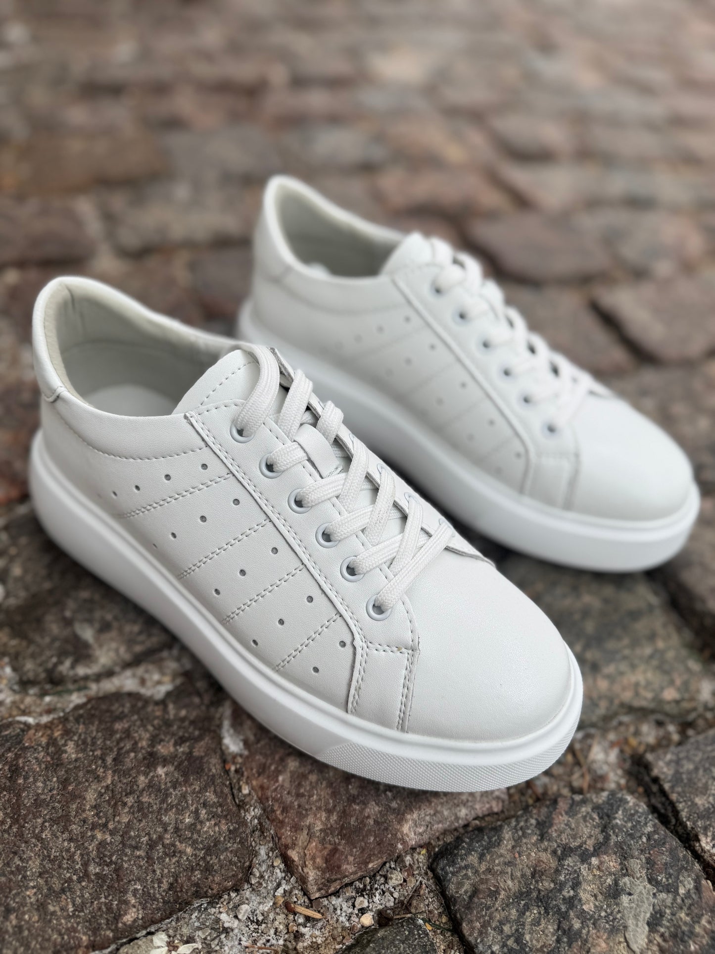 Laisvalaikio batai (su skylutėmis)