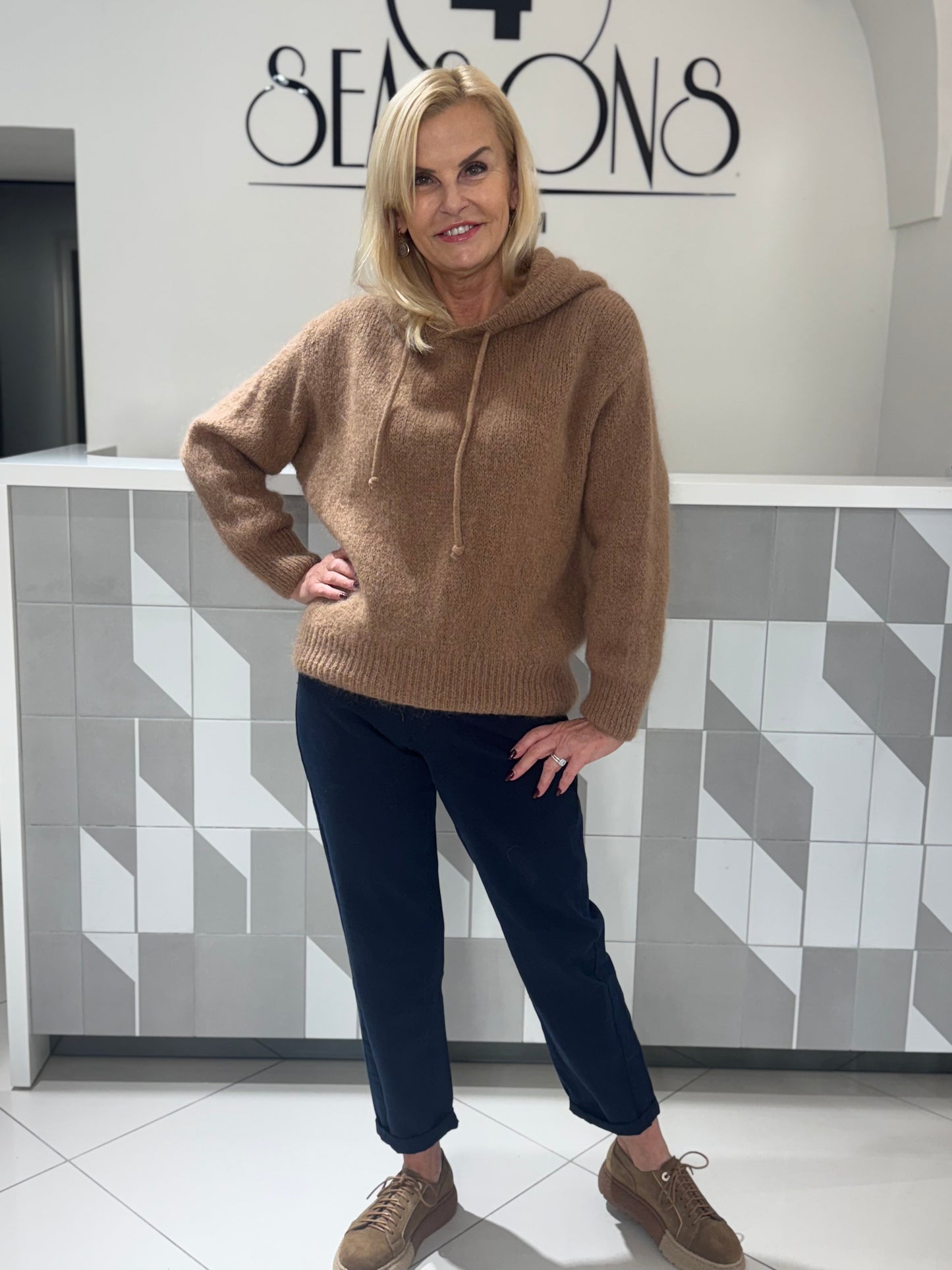 Mocherinis megztinis su kapišonu (M372)