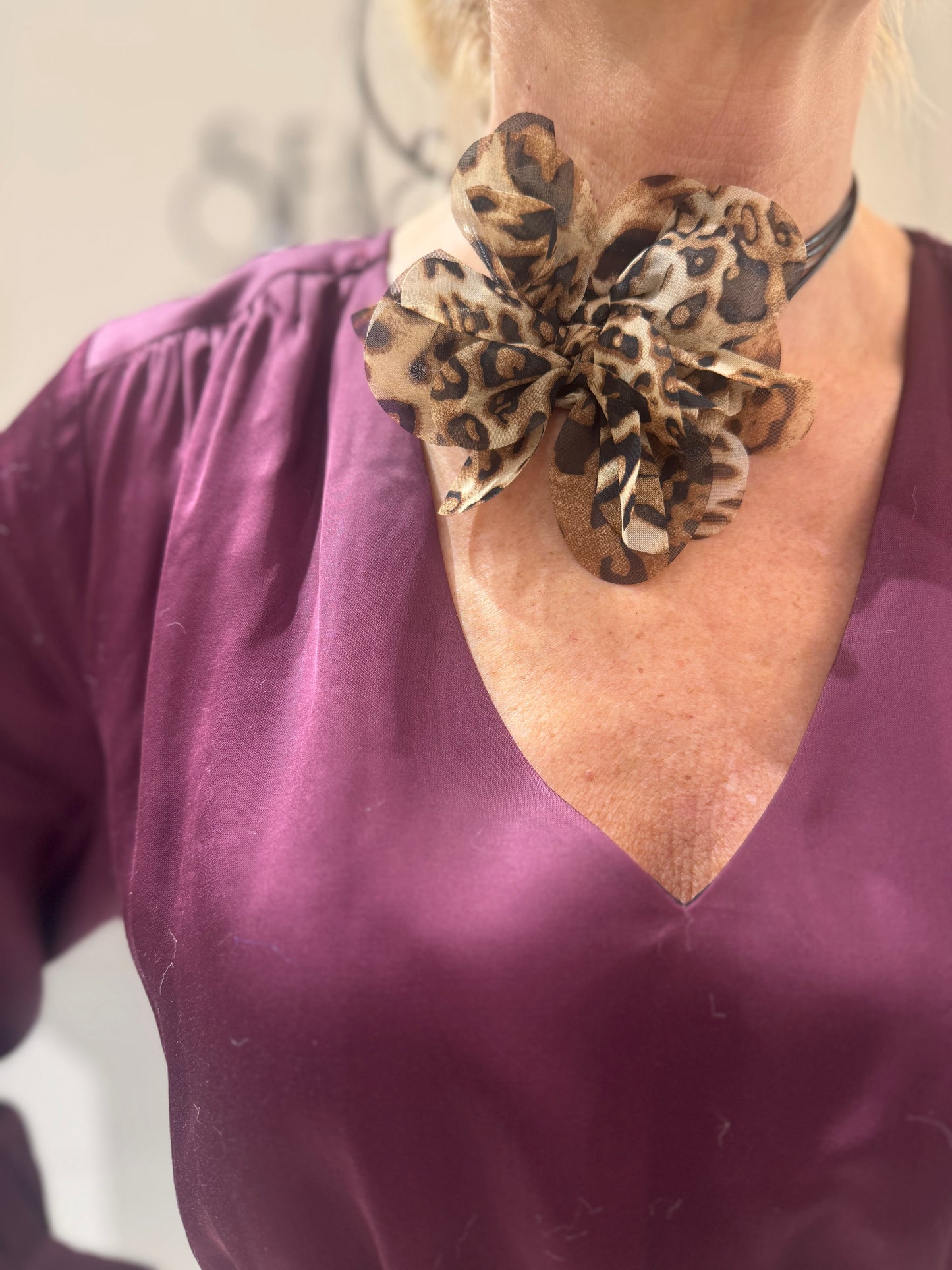 Kaklo papuošalas gėle (G4)