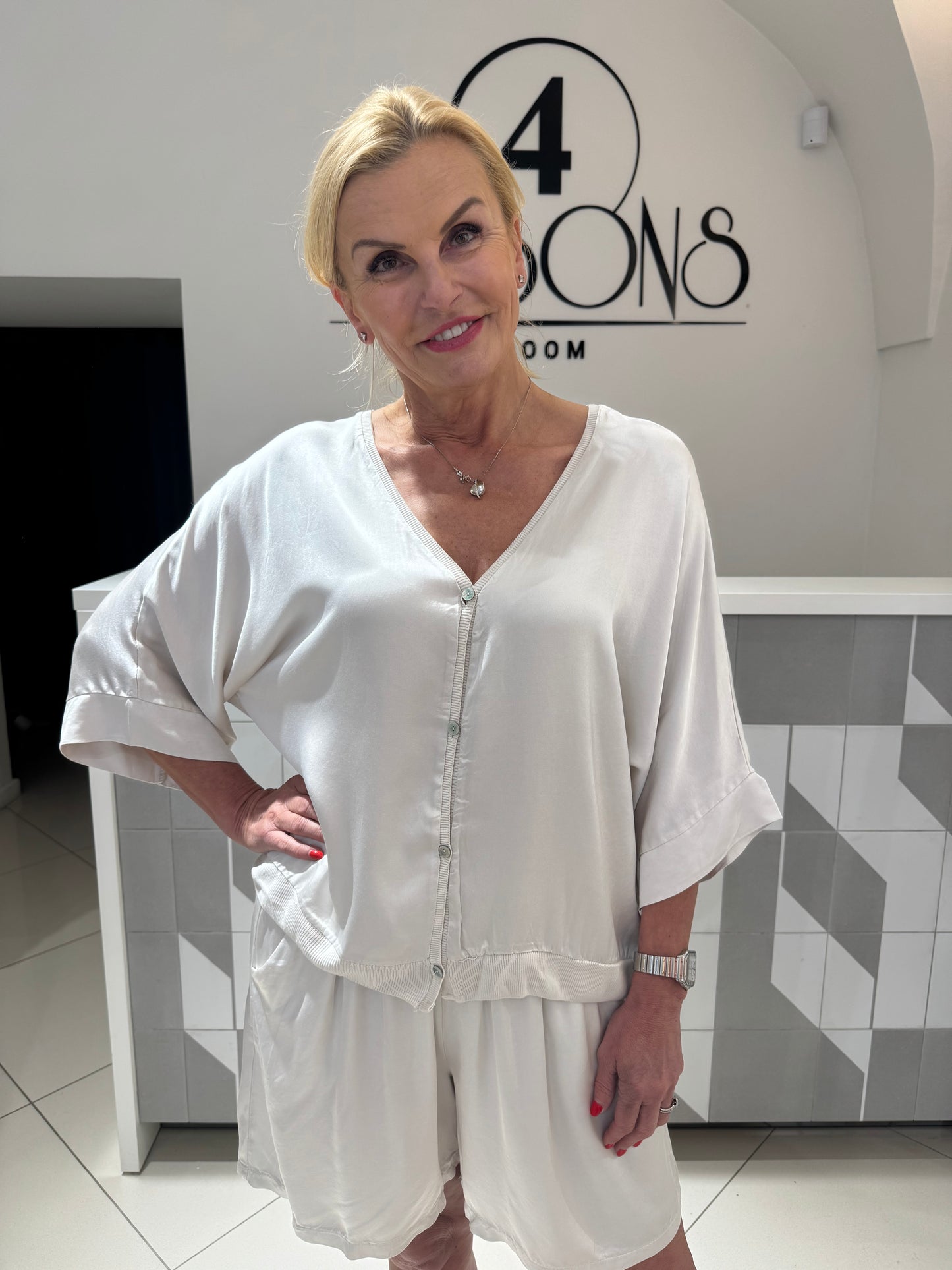 Palaidinė su sagomis (P605)