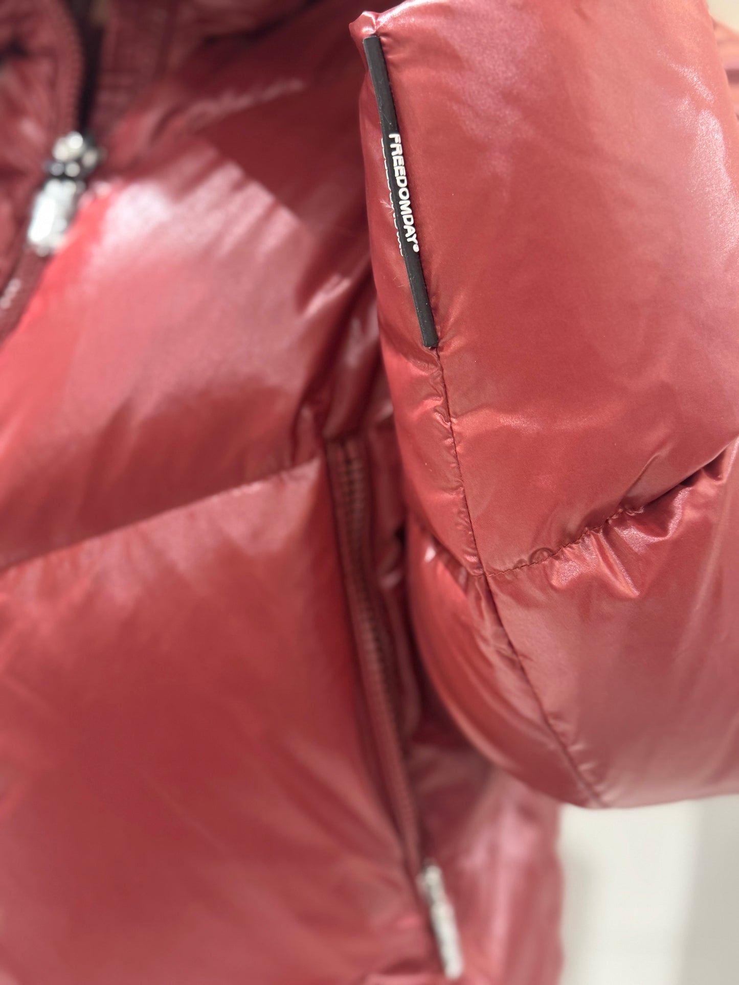 Freedomday striukė su lapės apykakle (B157)