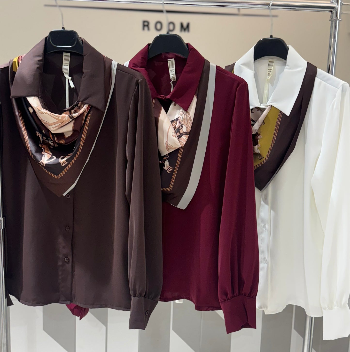 Marškiniai su skara (P861)