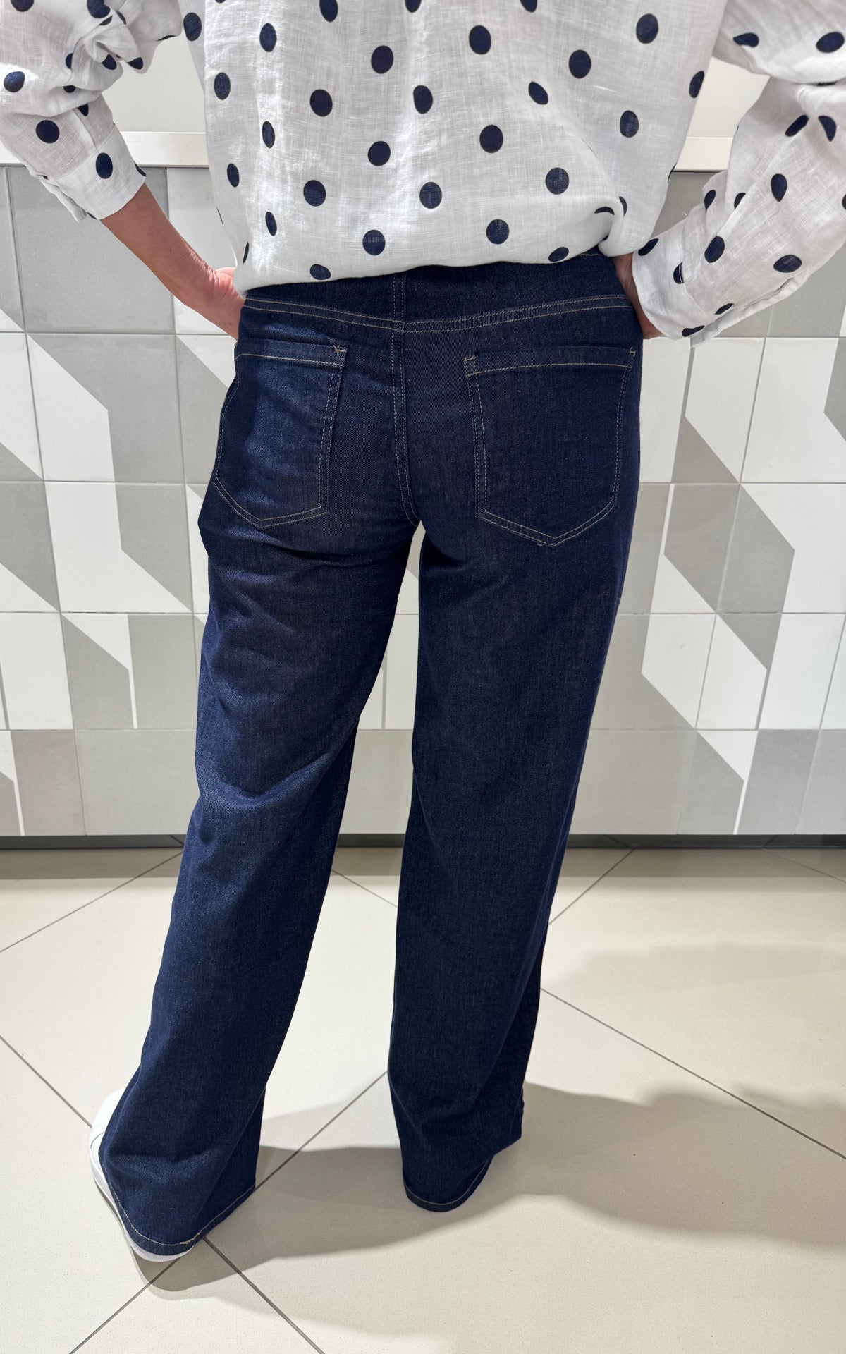 Džinsai su raišteliais (modelis didintas) (it12)
