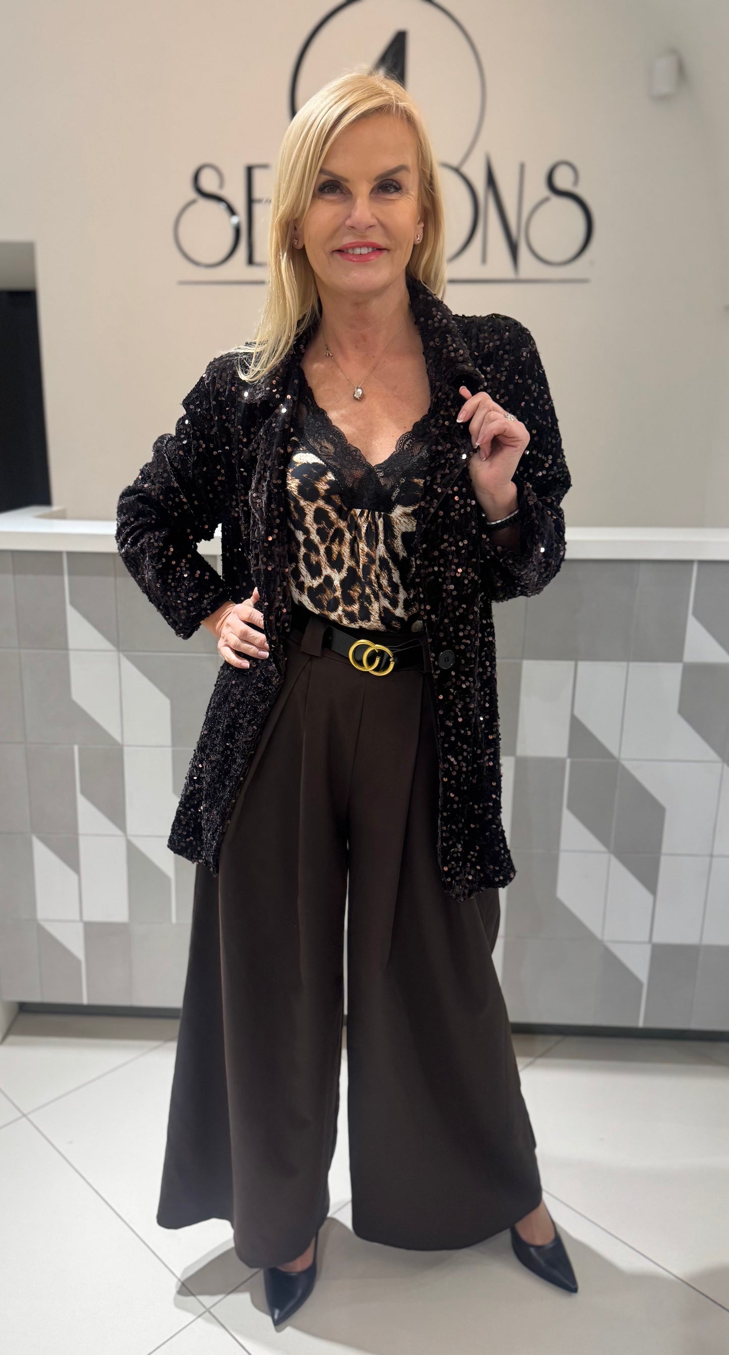 Švarkas su žvyneliais didesniam dydžiui (Sv154)