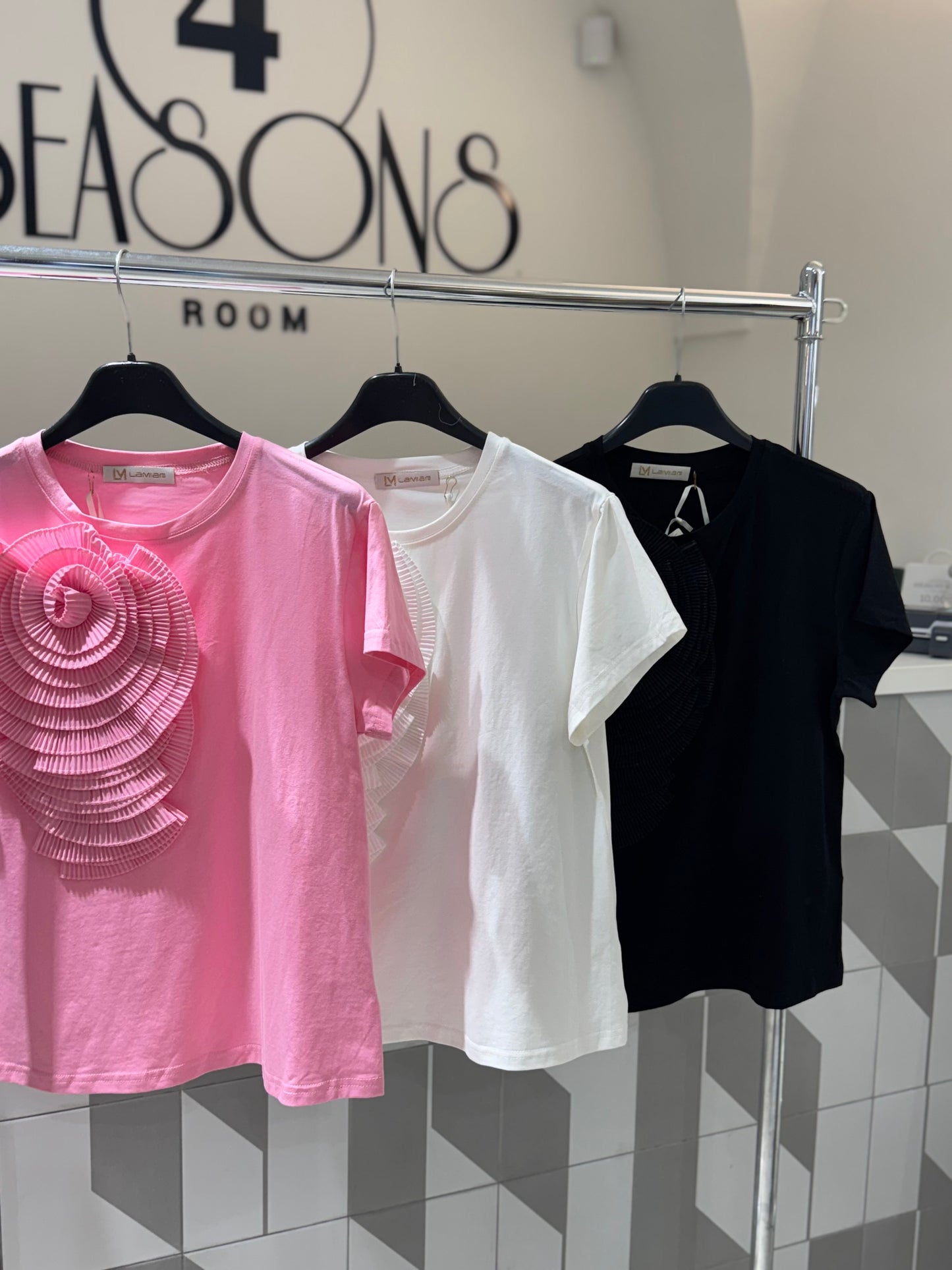 Palaidinė su gėlė (P527)