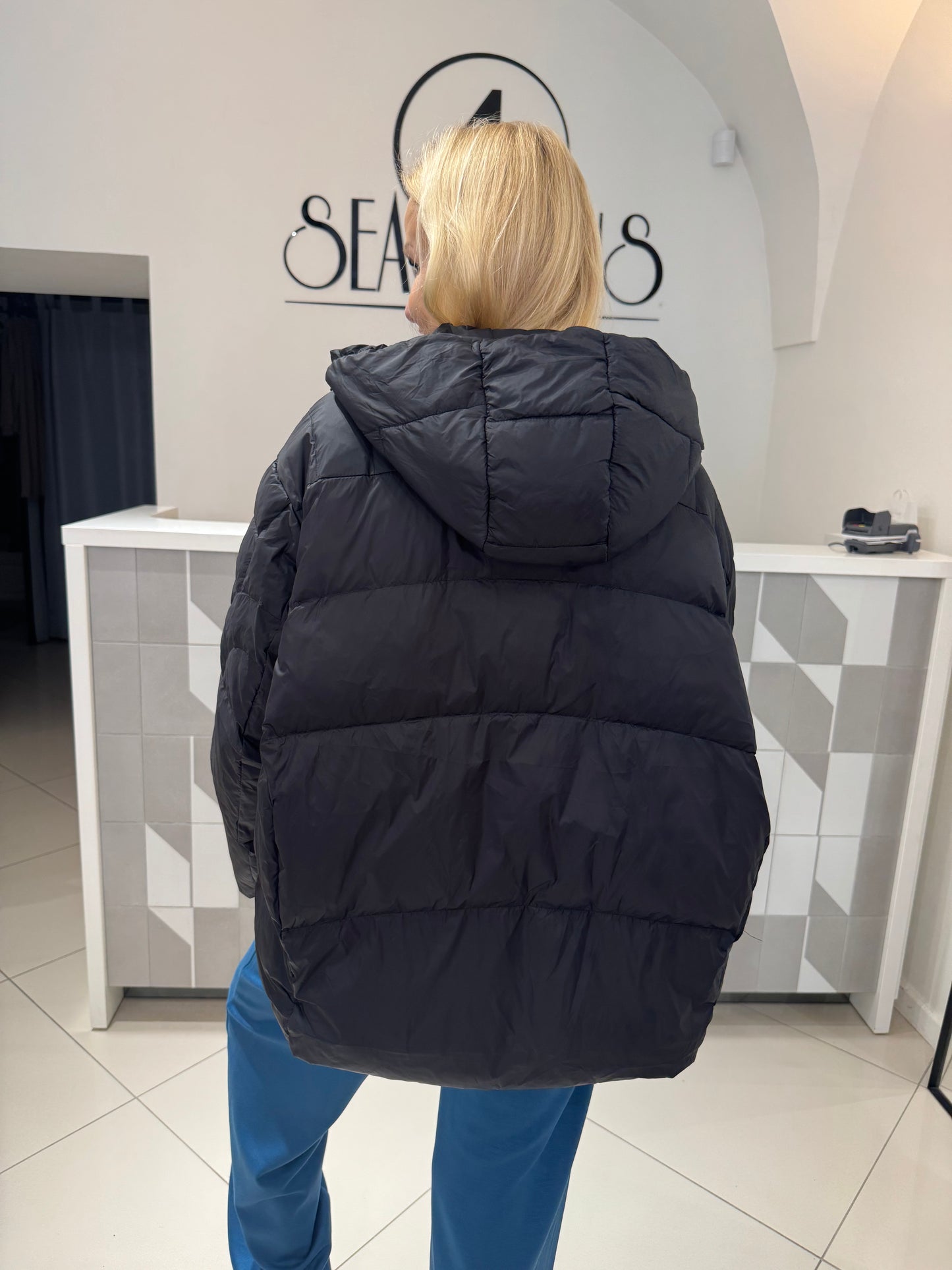 Trumpa striukė su gobtuvu (B117)