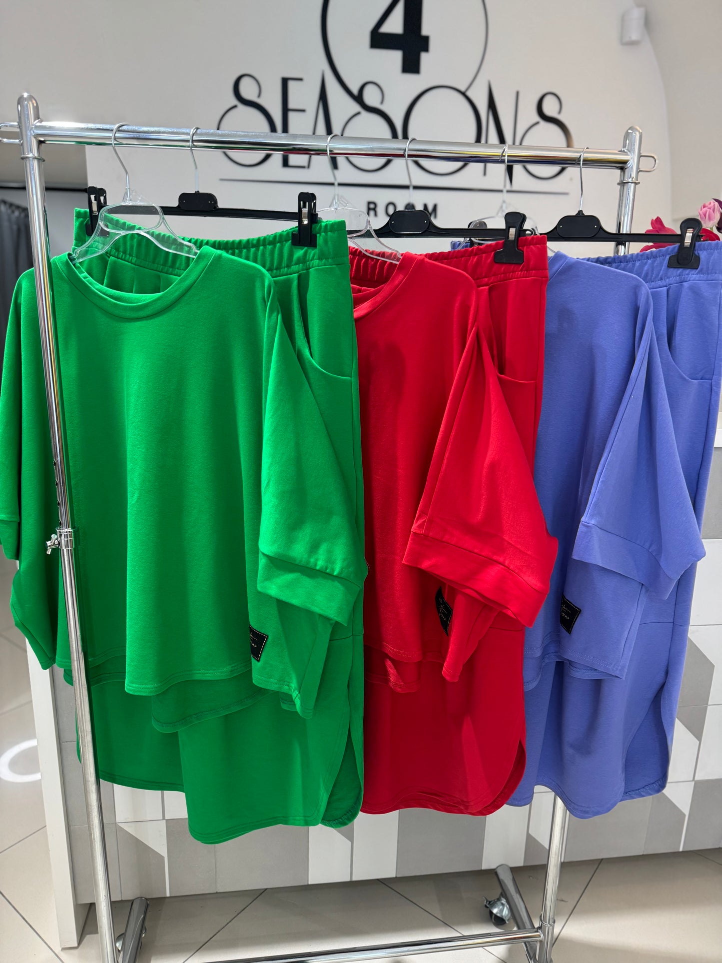 Kostiumas su sijonu didesniam dydžiui(ko102)