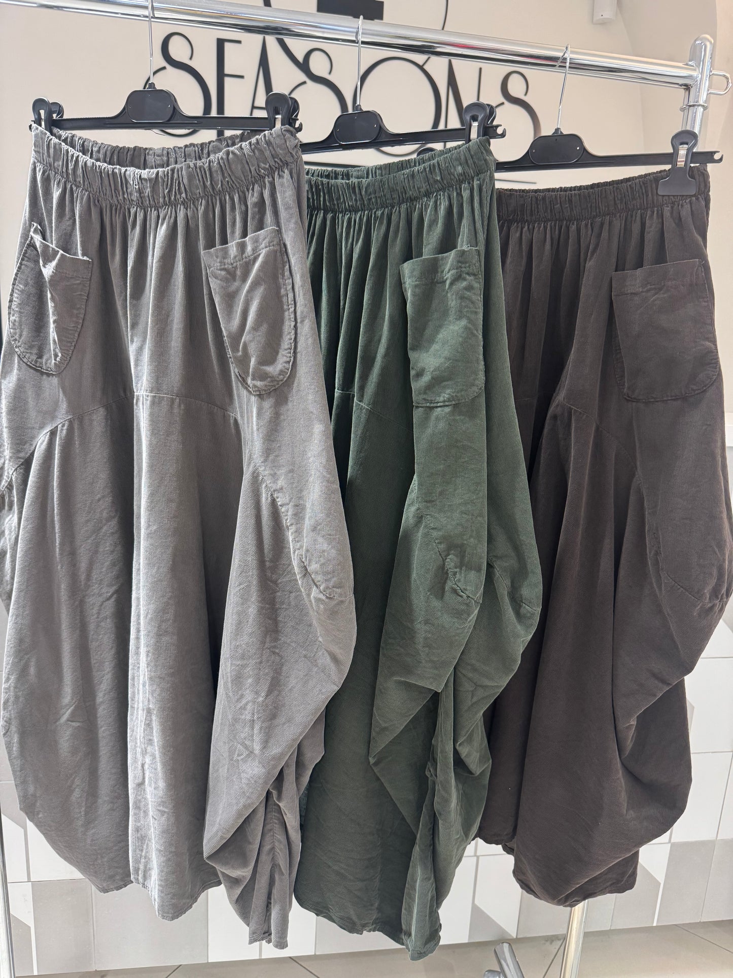 Smulkaus velvetinio audinio sijonas (Si102)