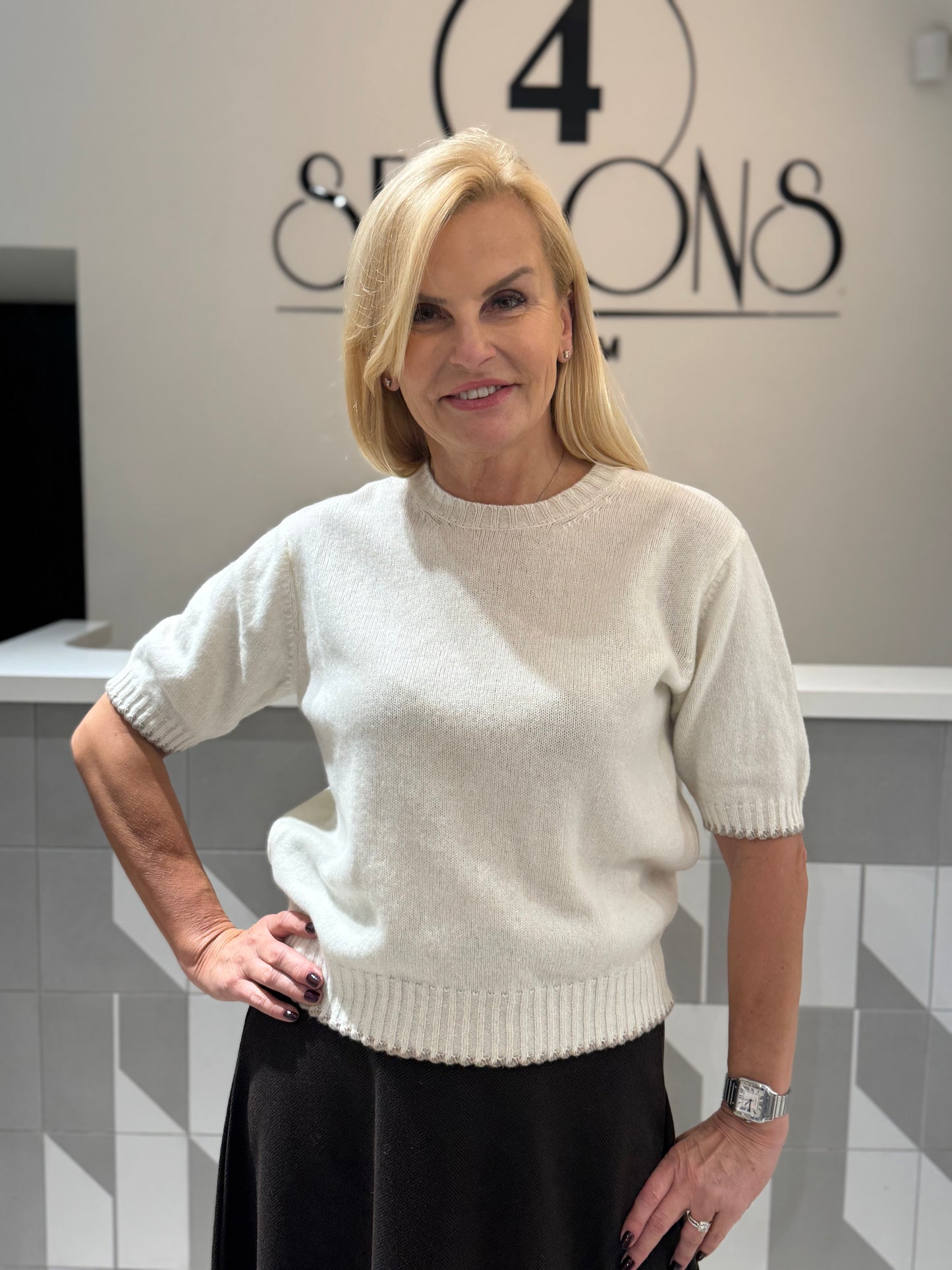 Lanos vilnos megztukas trumpomis rankovėmis (M448)