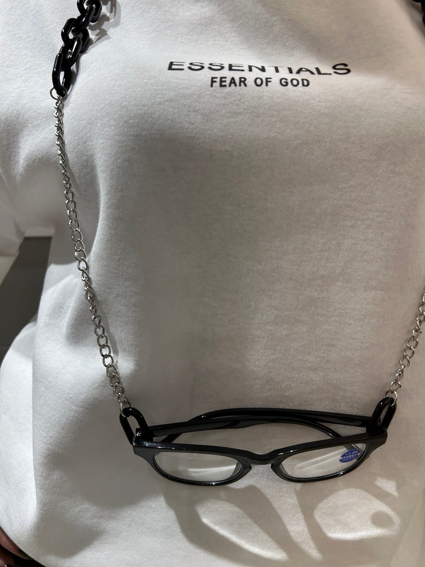 Palaidinė su akiniais (P399)