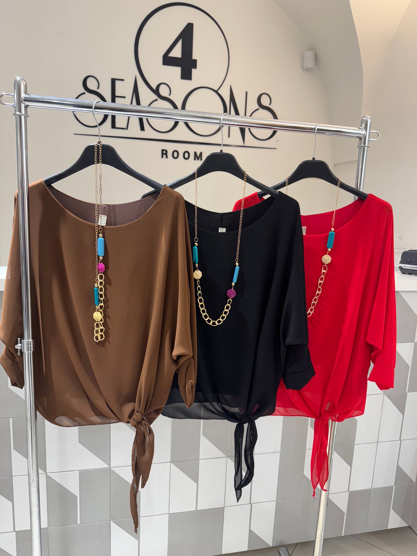 Palaidinė su papuošalu (P467)