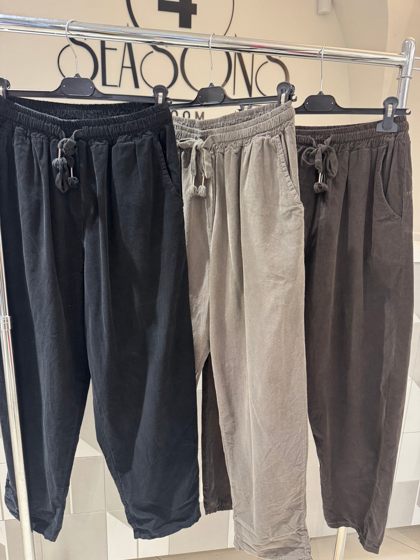 Smulkaus velvetinio audinio kelnės (K522)