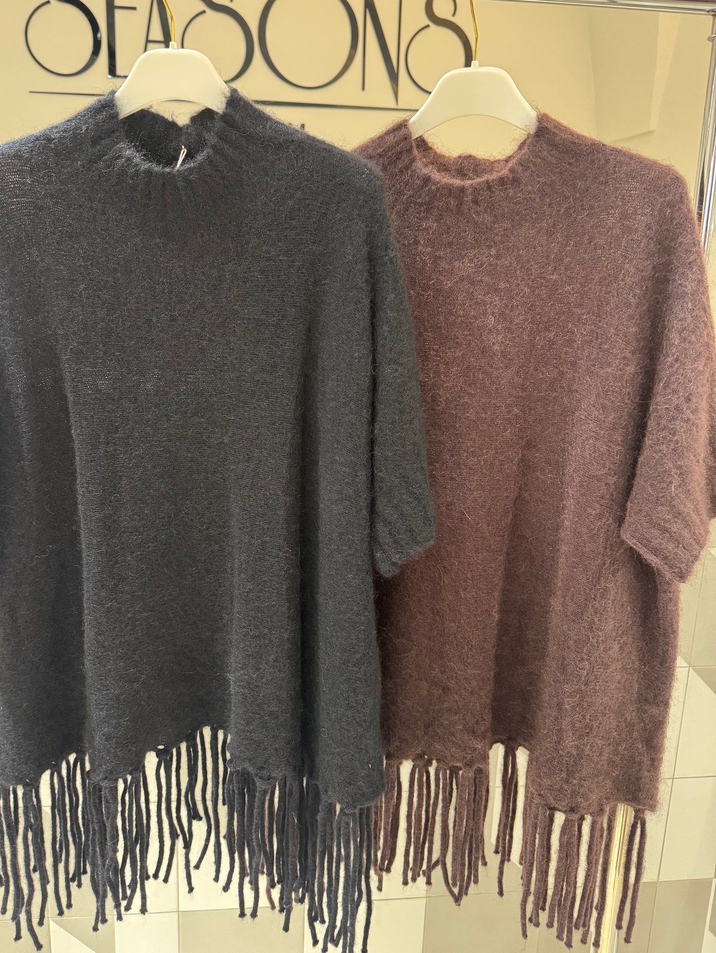 Megztinis su kutais (M439)