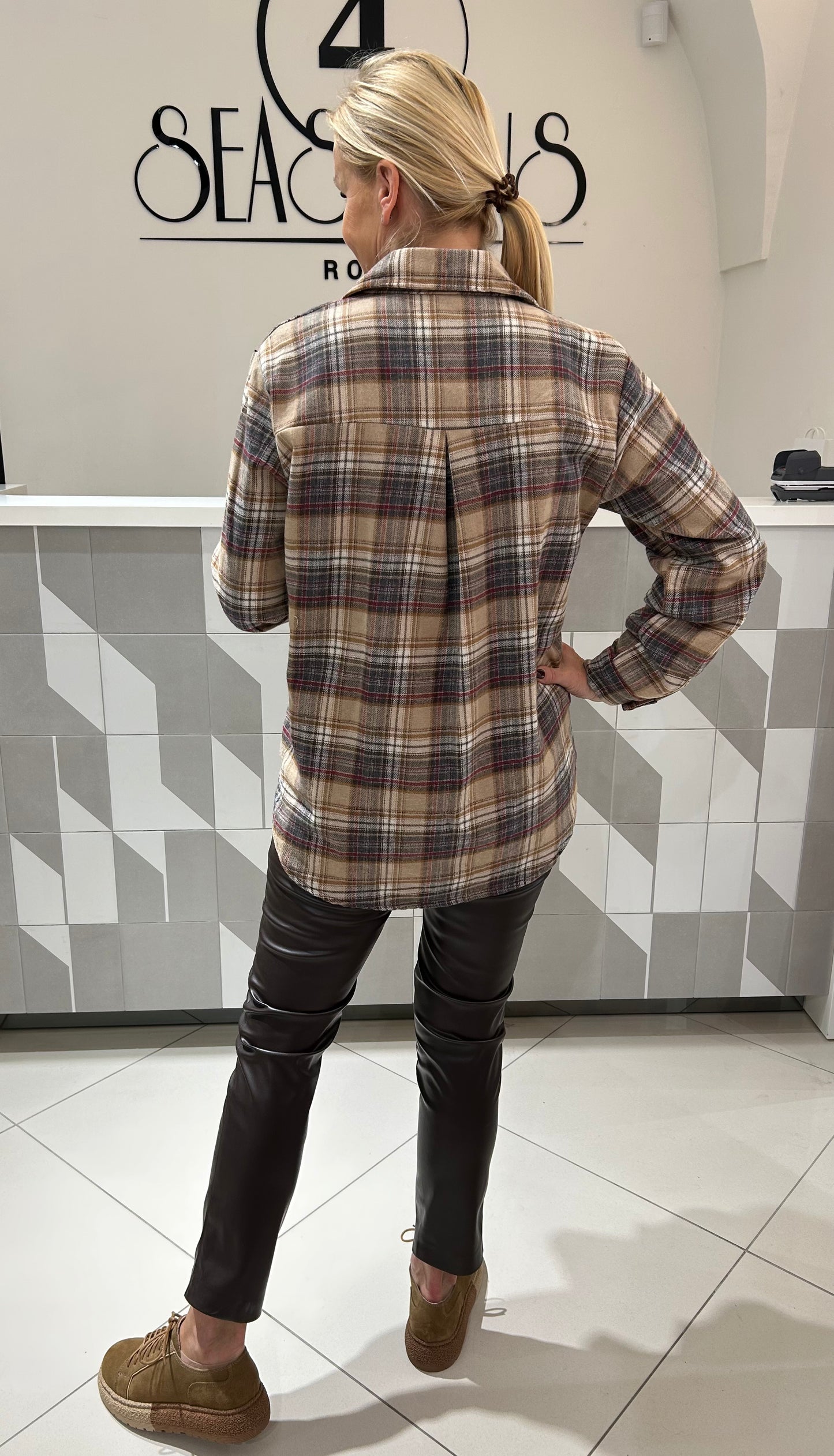 Languoti marškiniais (p851)