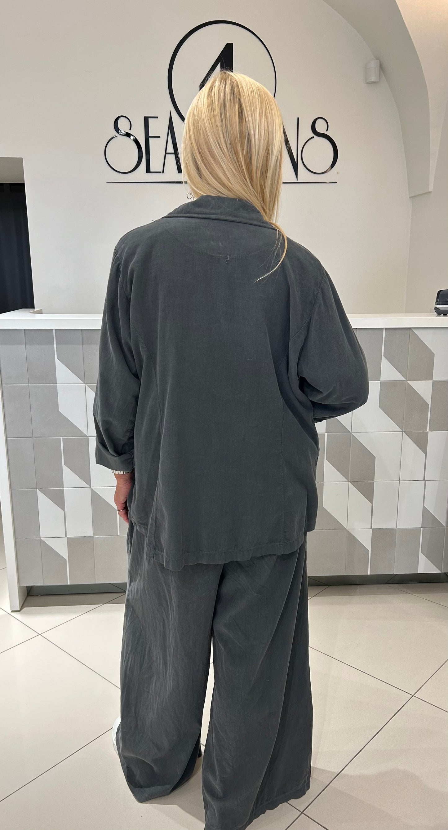 Smulkaus velveto kostiumas (K88)