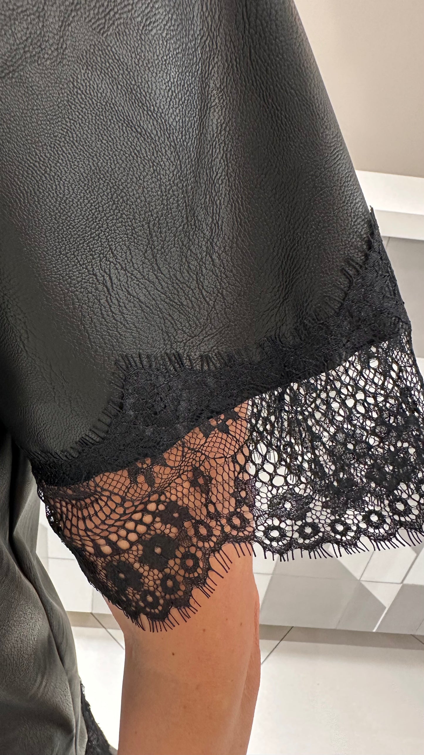 Eko odos palaidinė su nėriniais (p853)