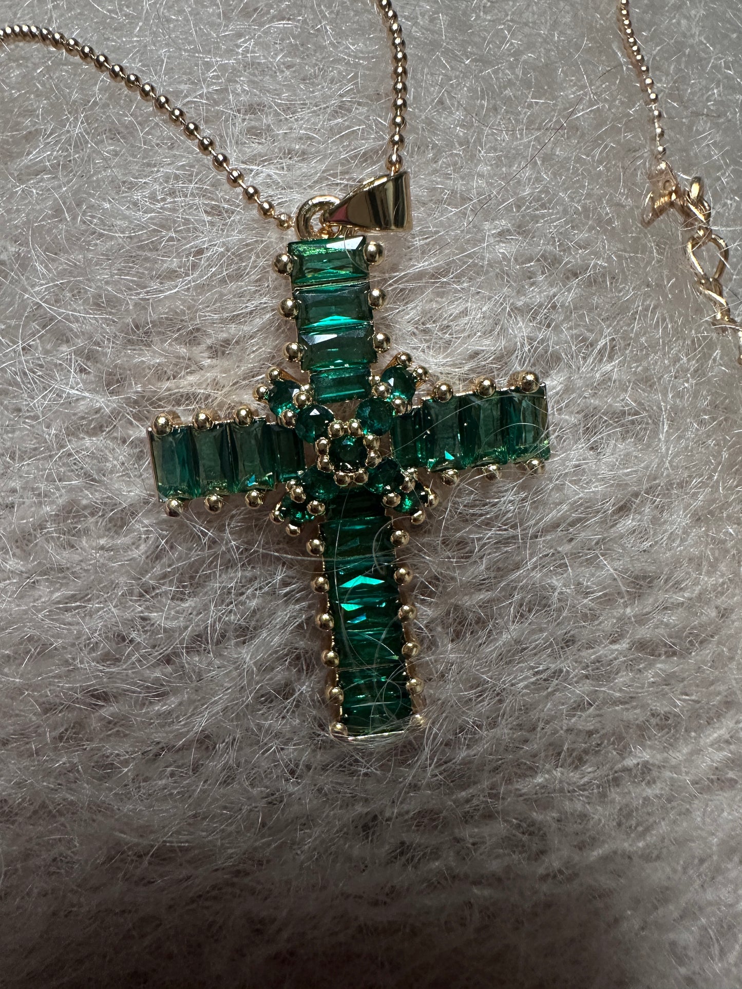 Kaklo papuošalas su žaliomis Swarovski akutėmis (z37)