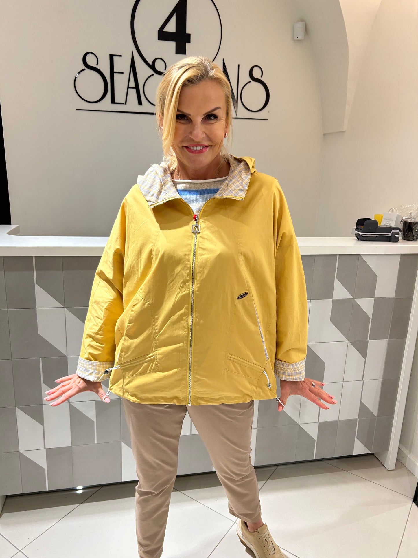Vasarinė striukė (b97)
