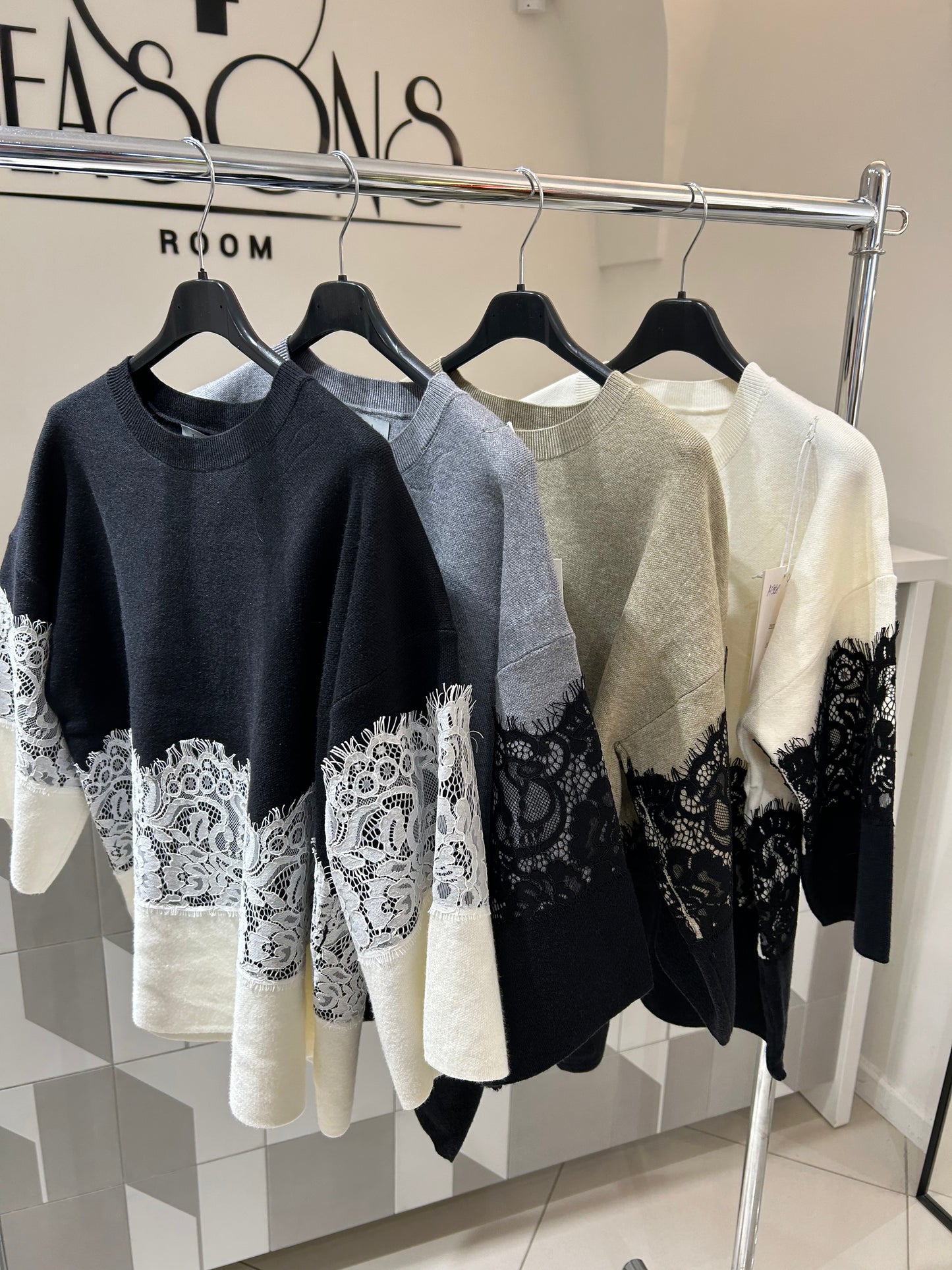 Megztukas su nėriniais (m368)