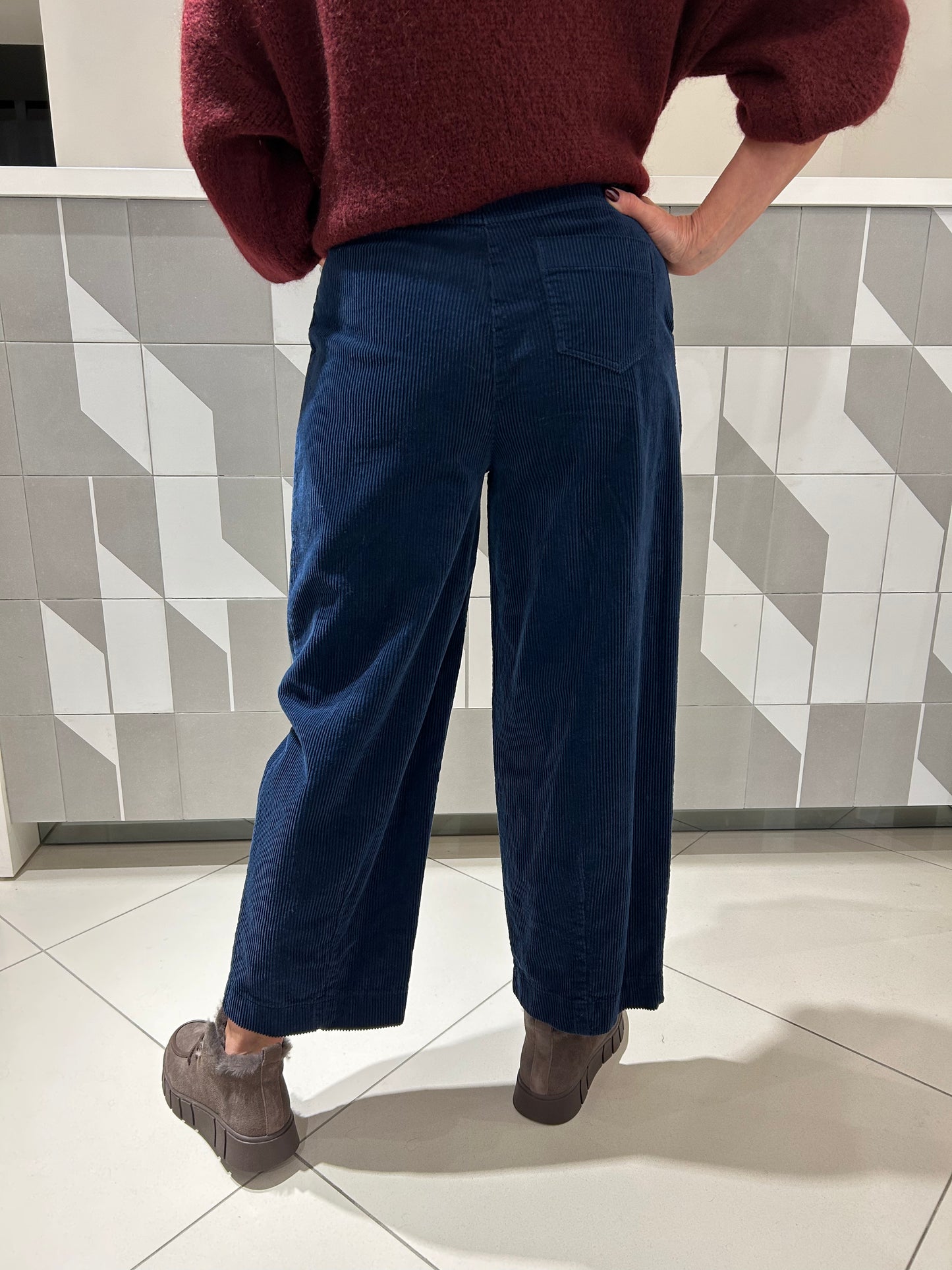 Velvetinio audinio kelnės (K526) su