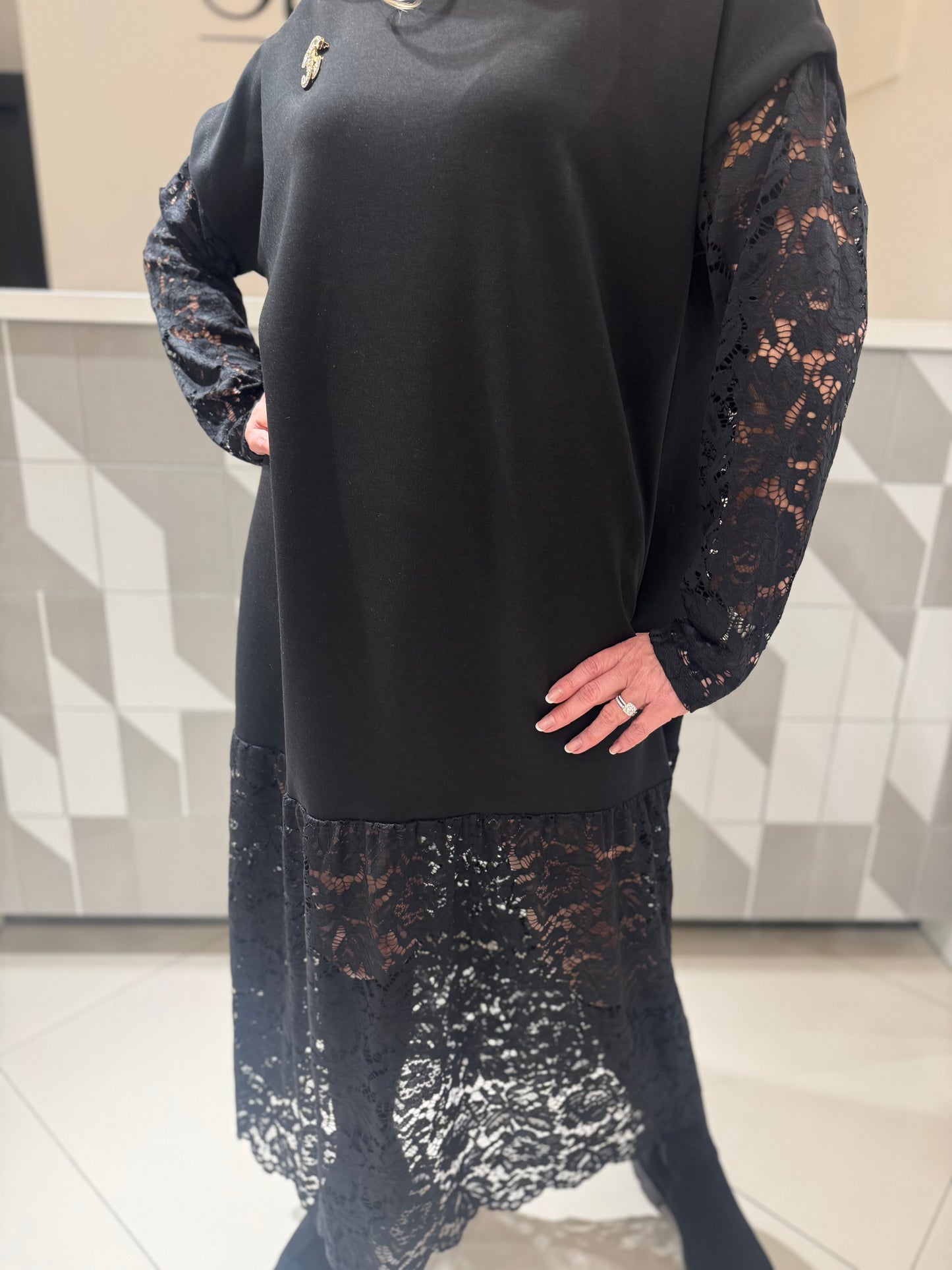 Ilga suknelė su neriniais (S169)