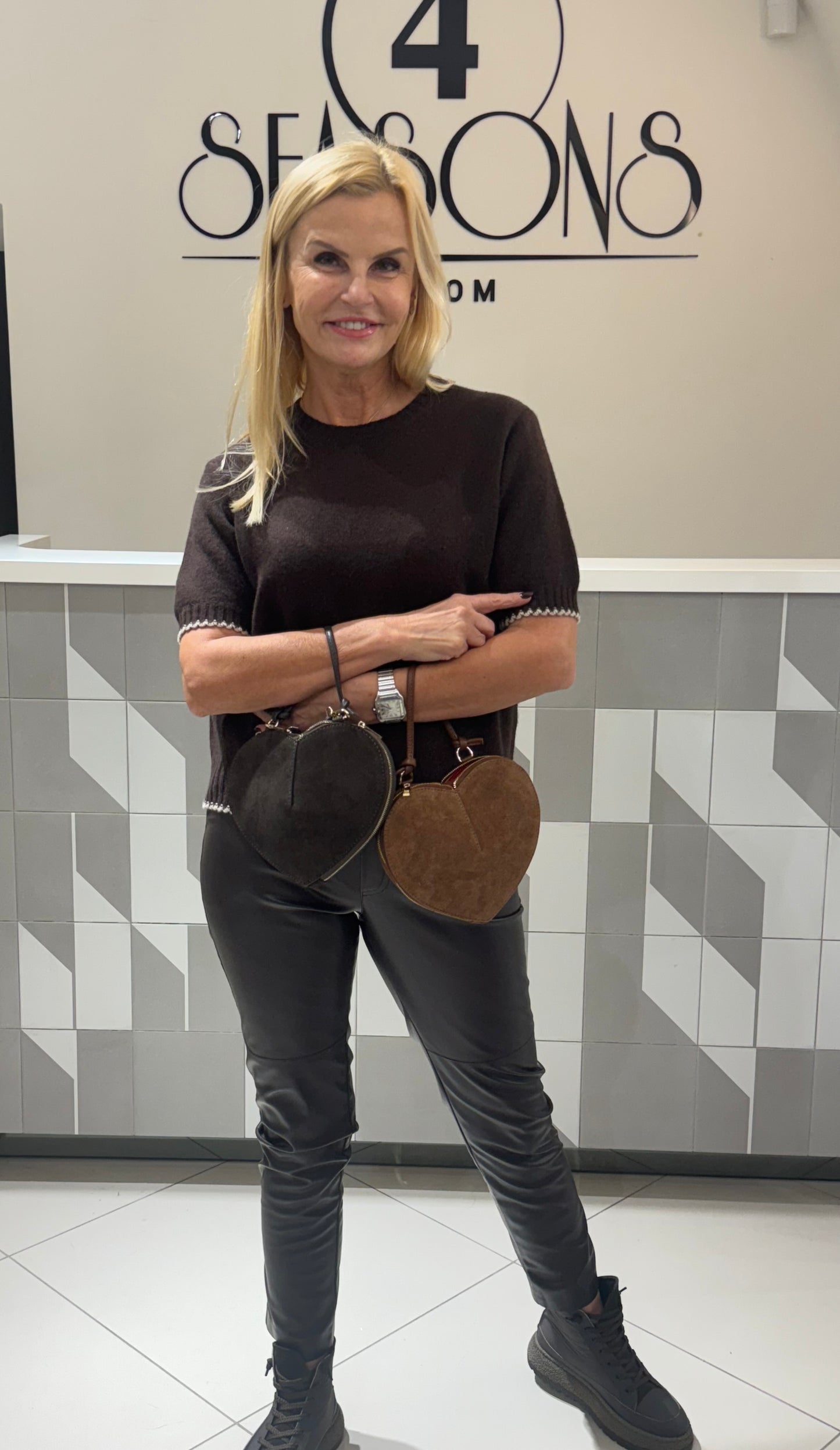 Rankinė širdelės formos skeltinės odos