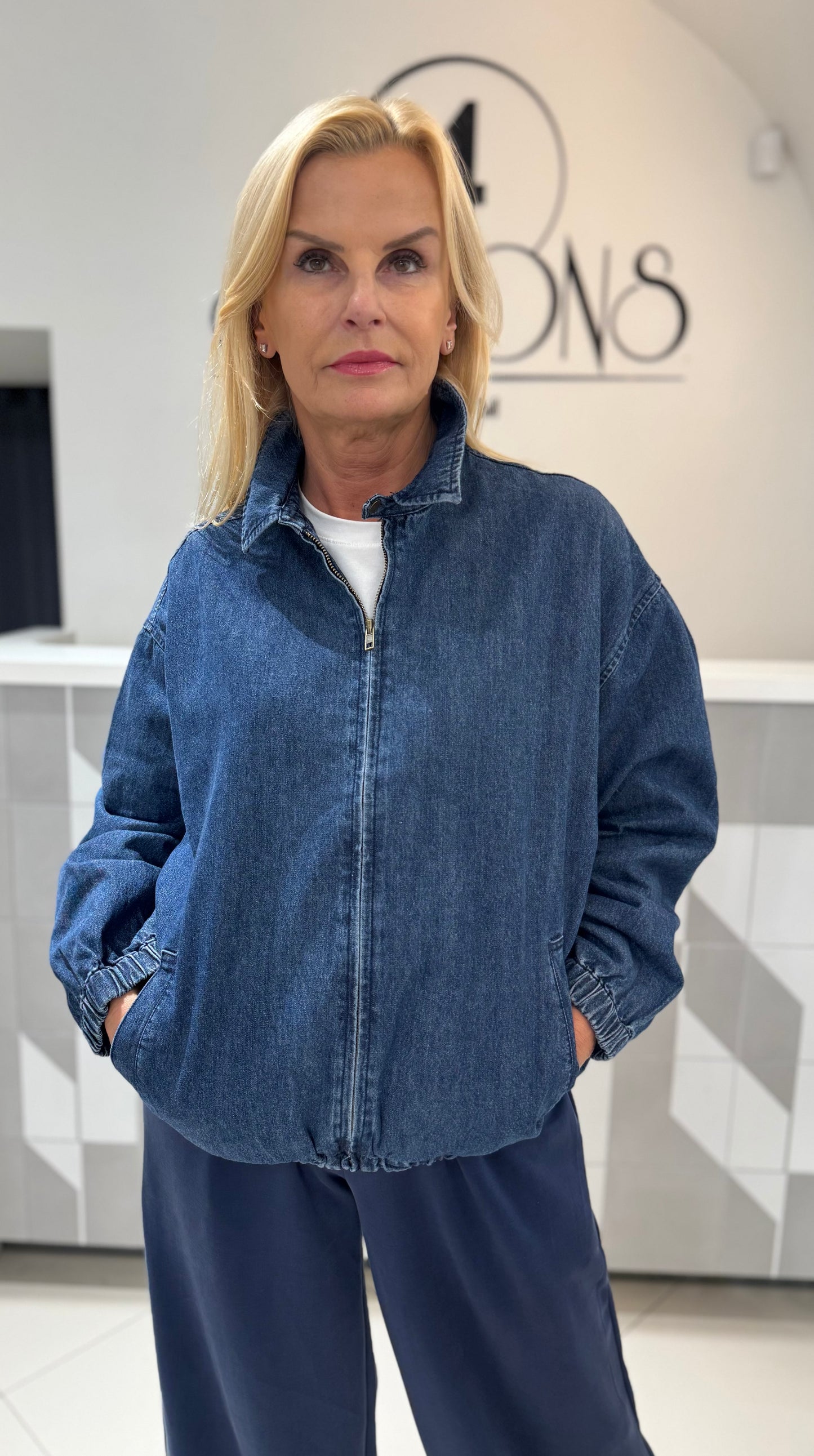 Striukė -bomberis (B141)