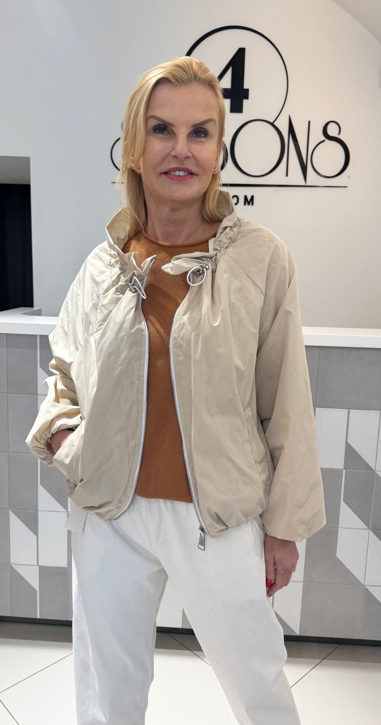 Lengva vasarinė striukė (B257)