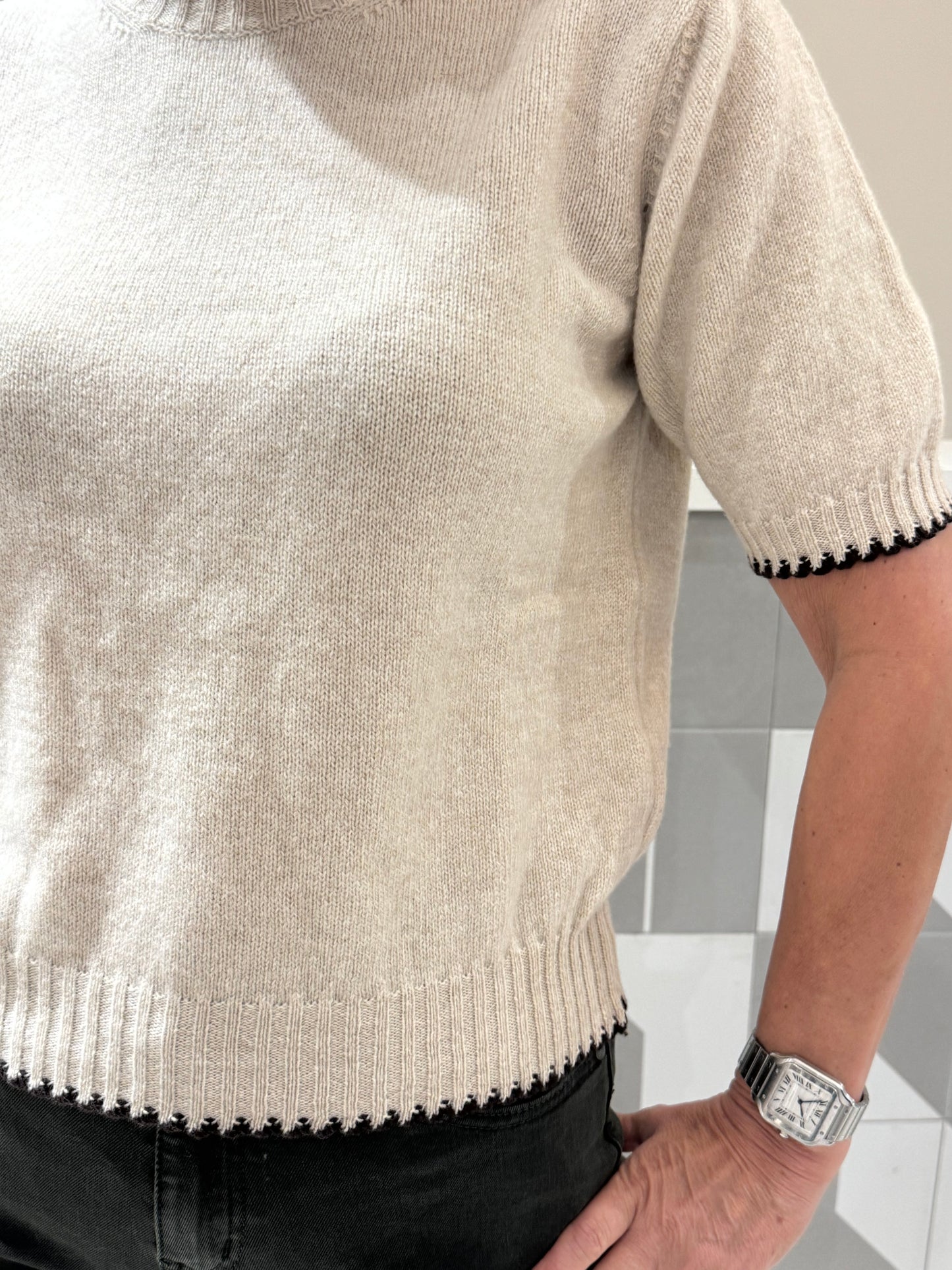 Lanos vilnos  megztukas trumpomis rankovėmis (M448)