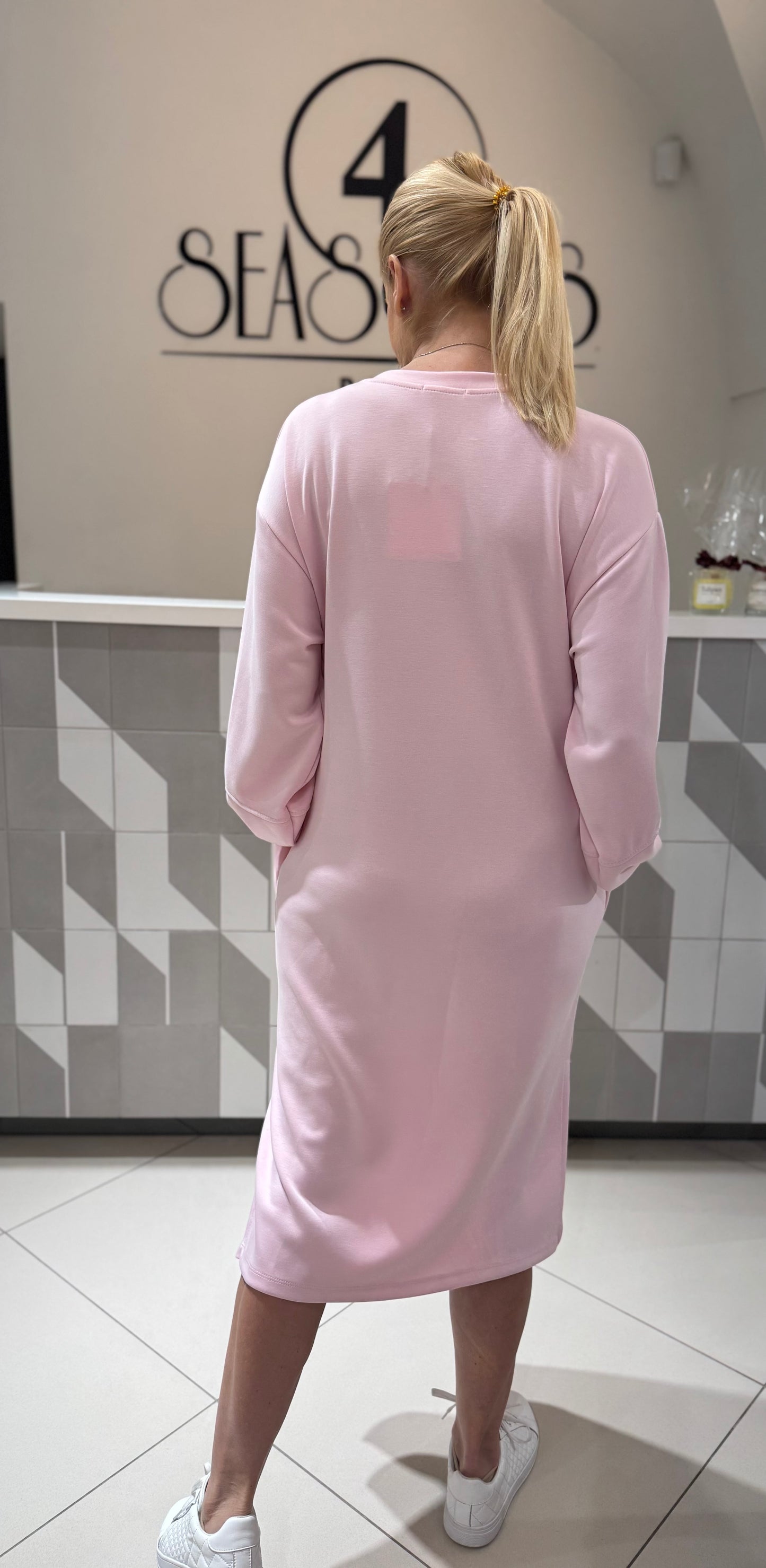 Laisvalaikio stiliaus suknelė (S183)