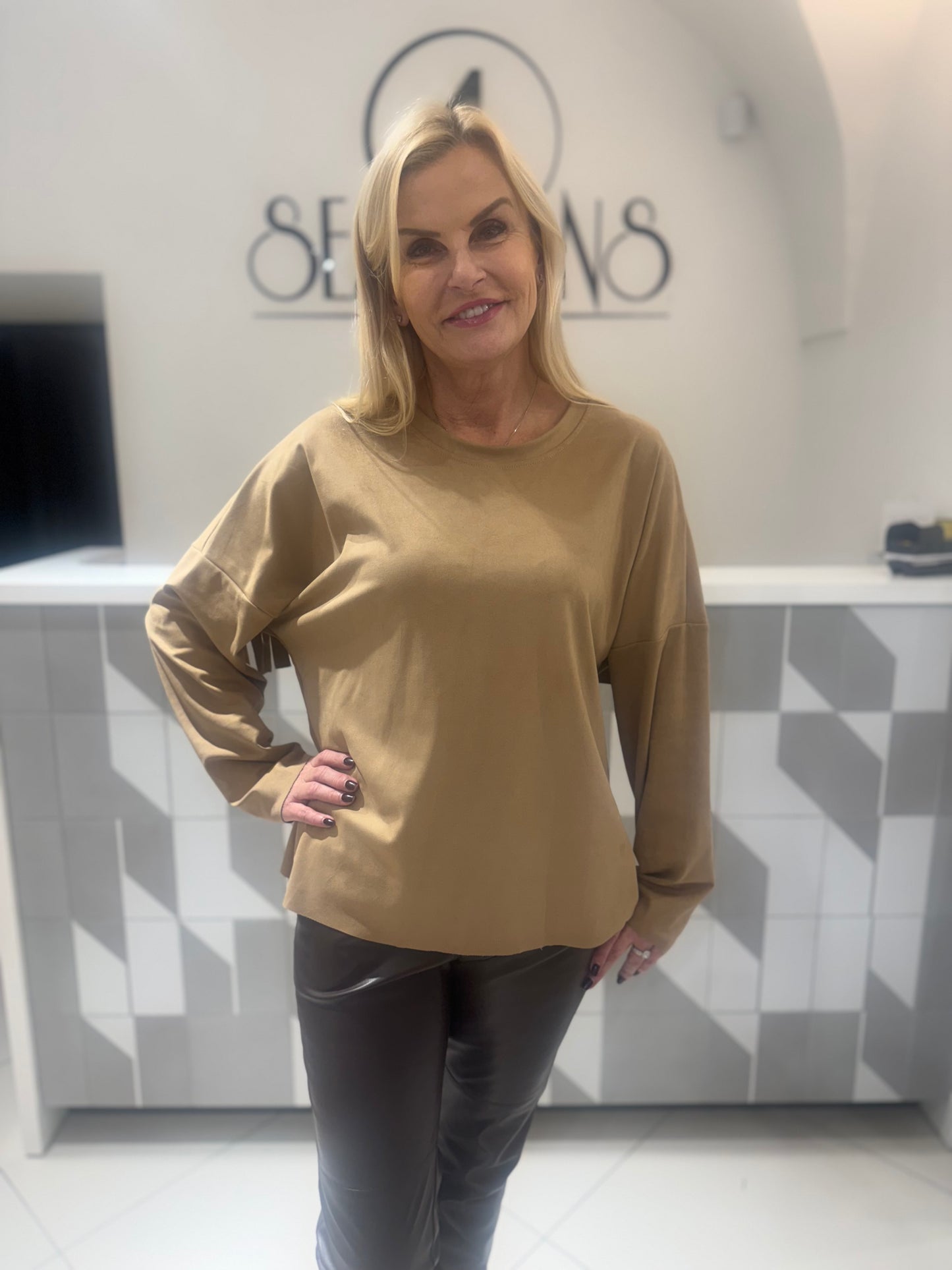 Džemperis (zomšos imitacija )(P829)