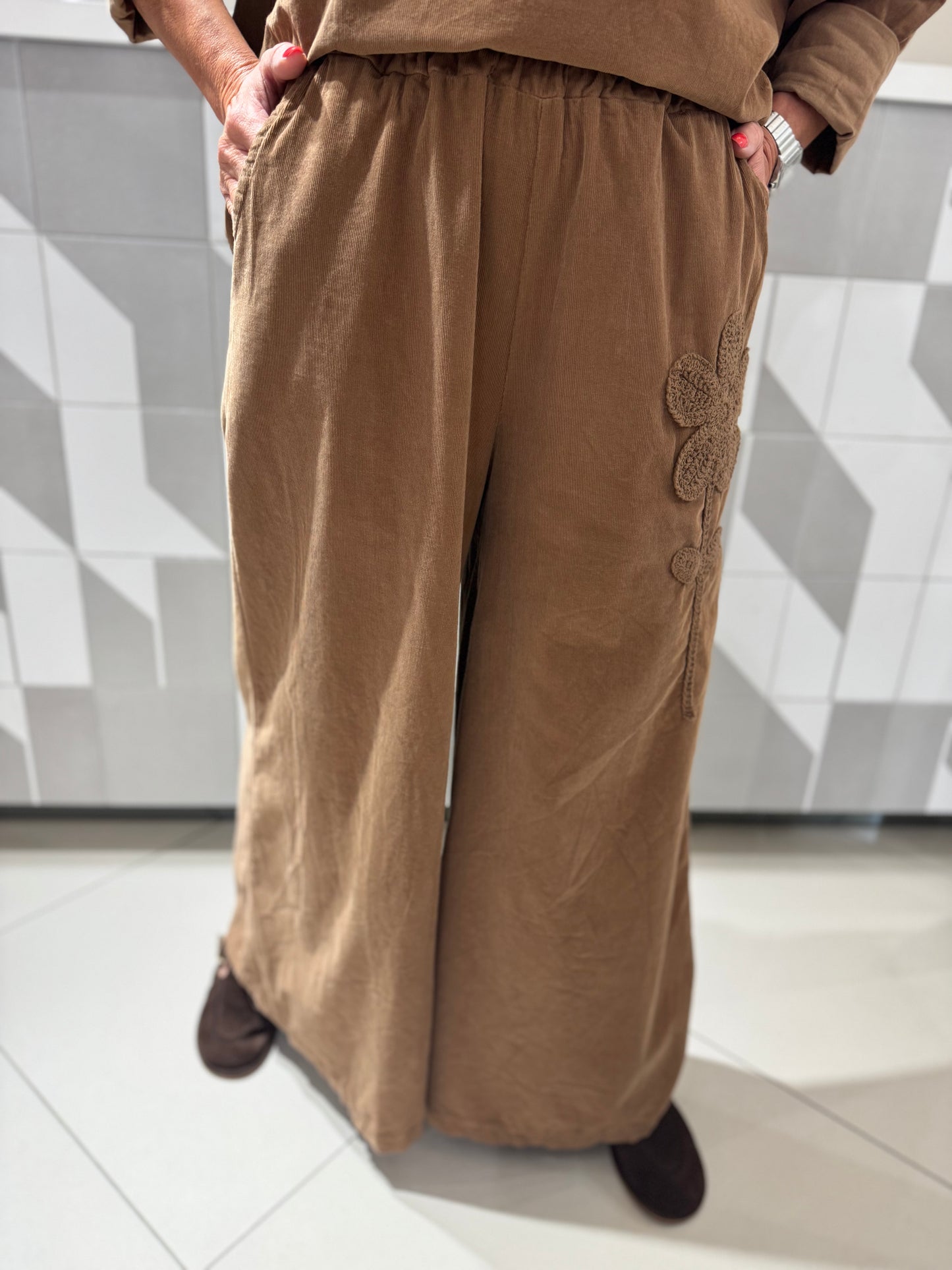 Plačios kelnės (K521)