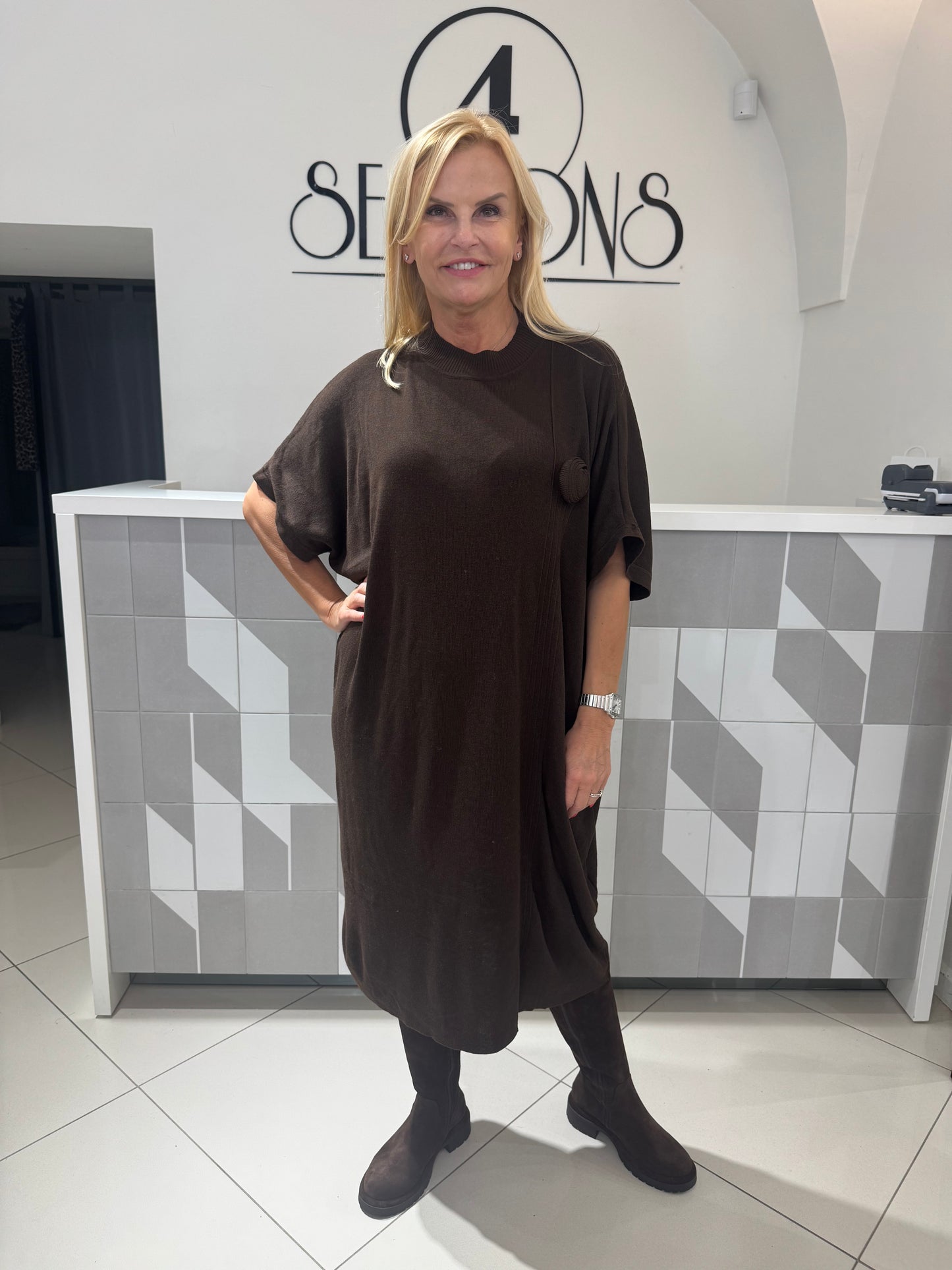 Trikotažinė suknelė didesniam dydžiui (s126)