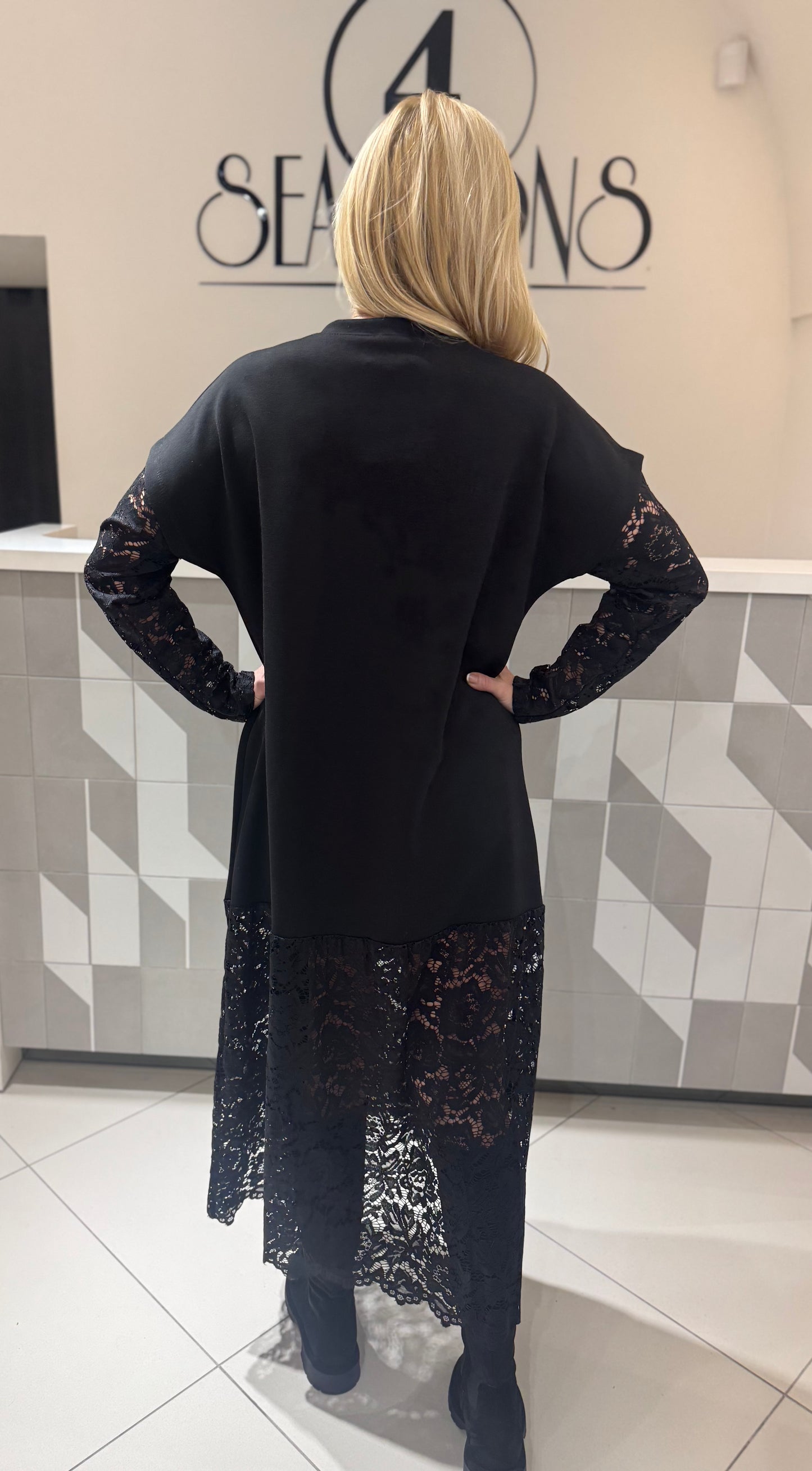 Ilga suknelė su neriniais (S169)