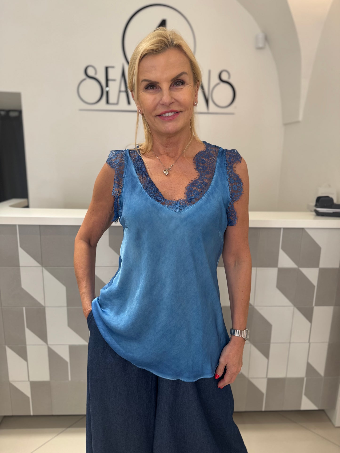 Palaidinė su neriniais (P17)