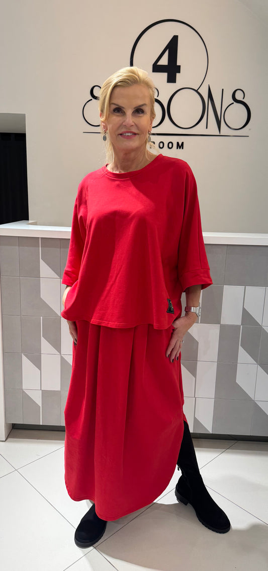 Kostiumas su sijonu  didesniam dydžiui(ko102)