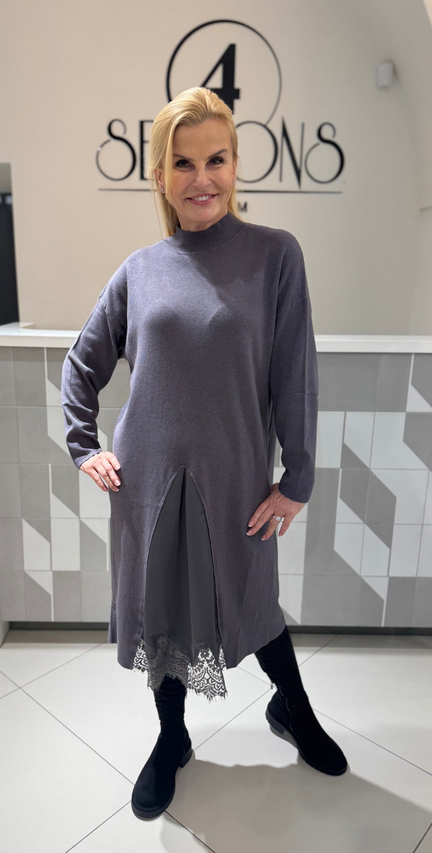 Suknelė su neriniais (S174)