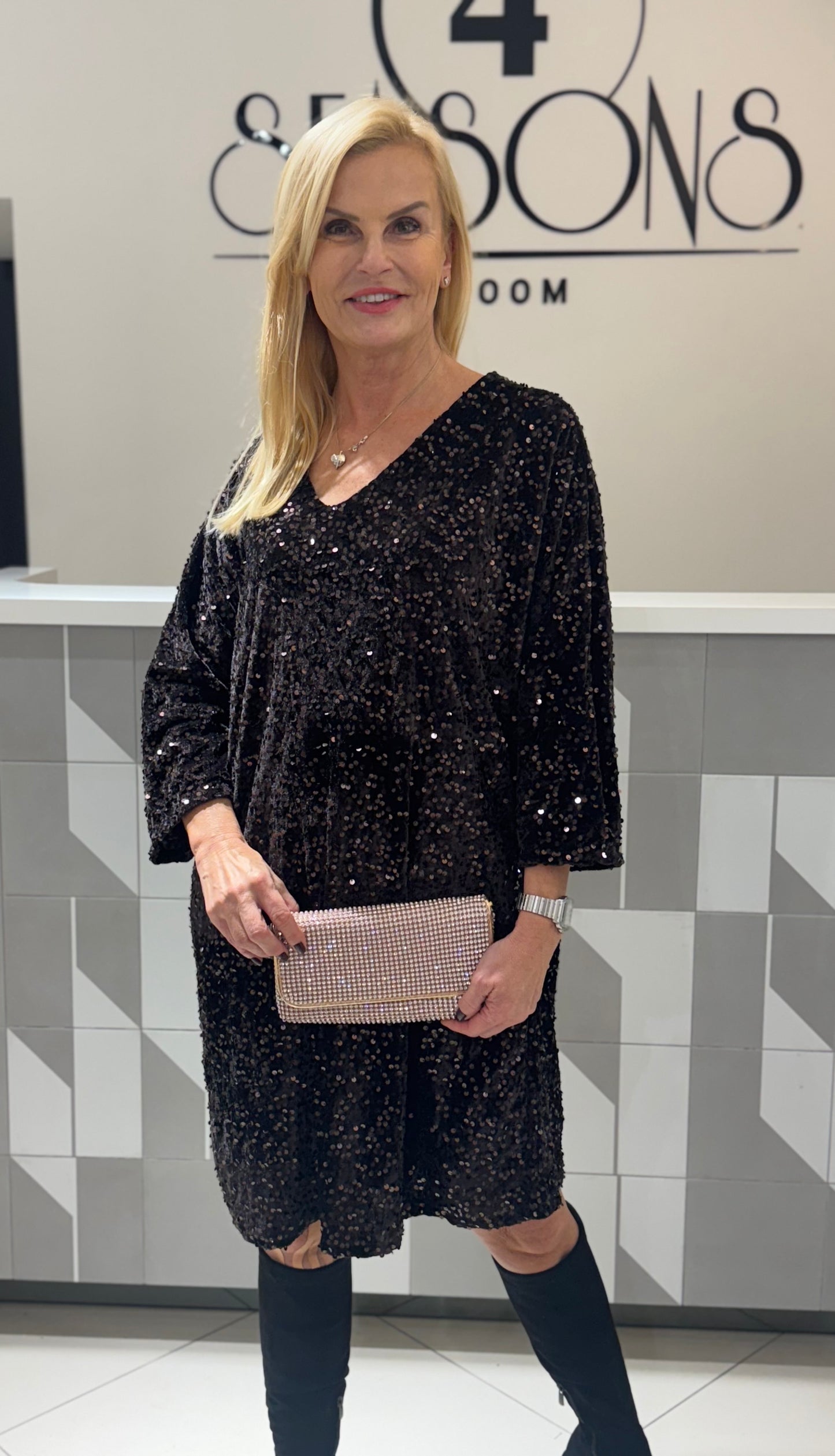 Rankinė su swarovskio akmenukais (R38)