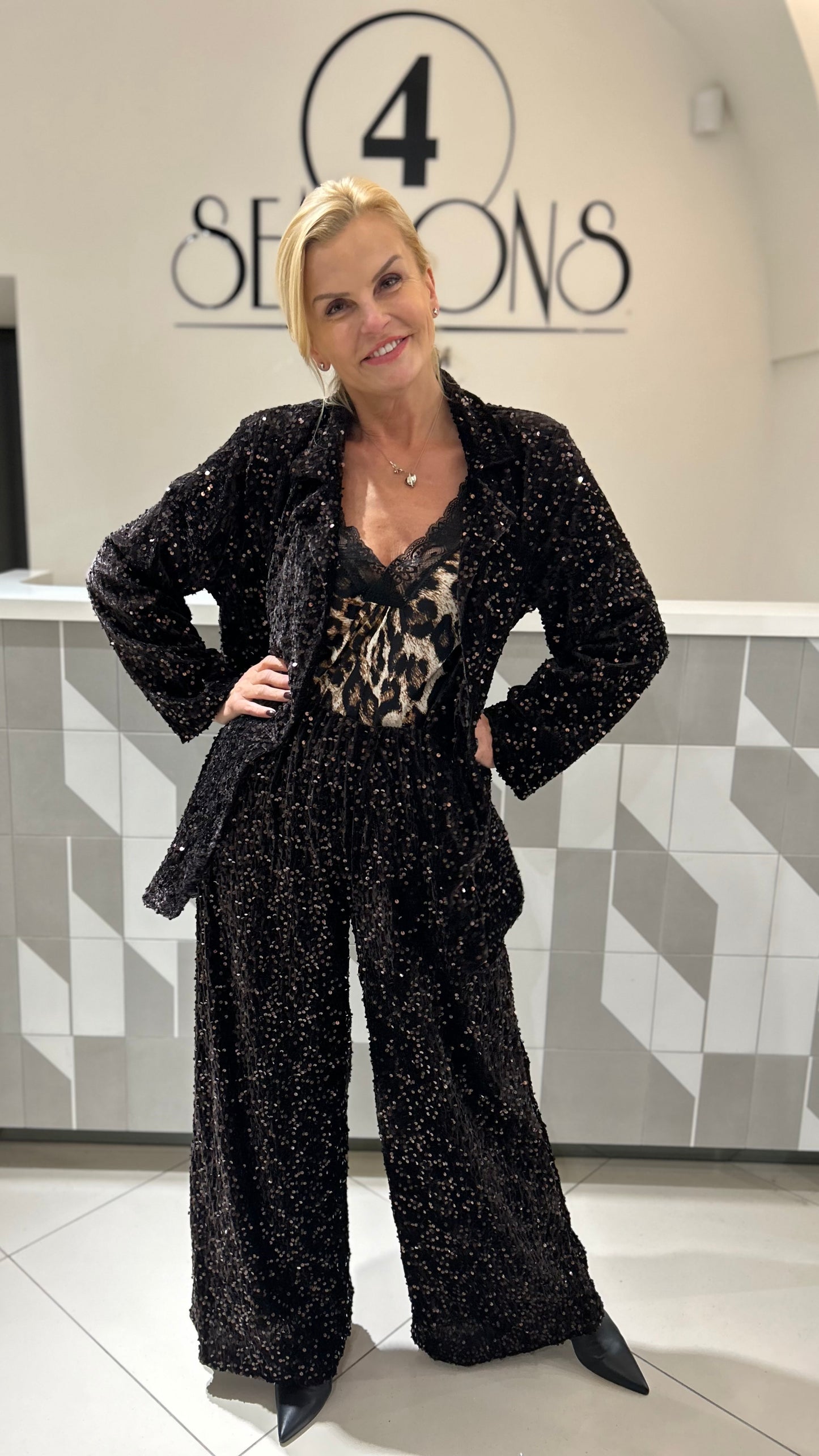 Švarkas su žvyneliais didesniam dydžiui (Sv154)