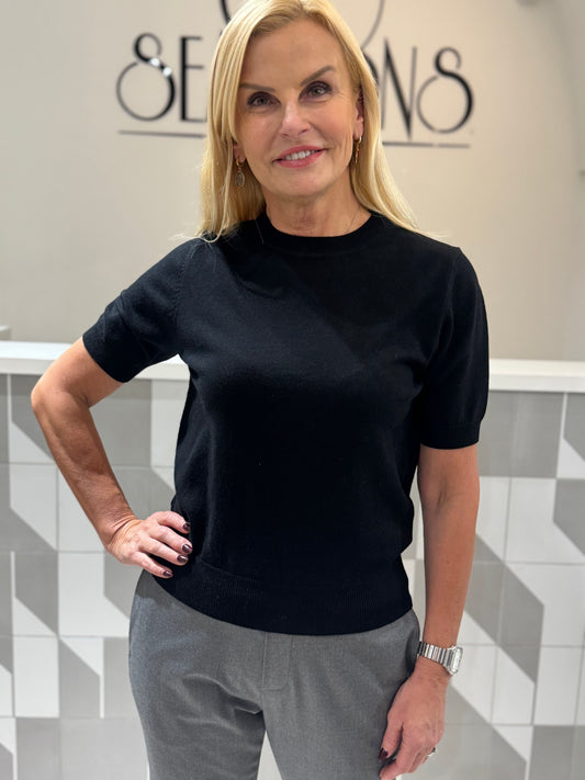 Megztukas trumpomis rankovėmis (M464)