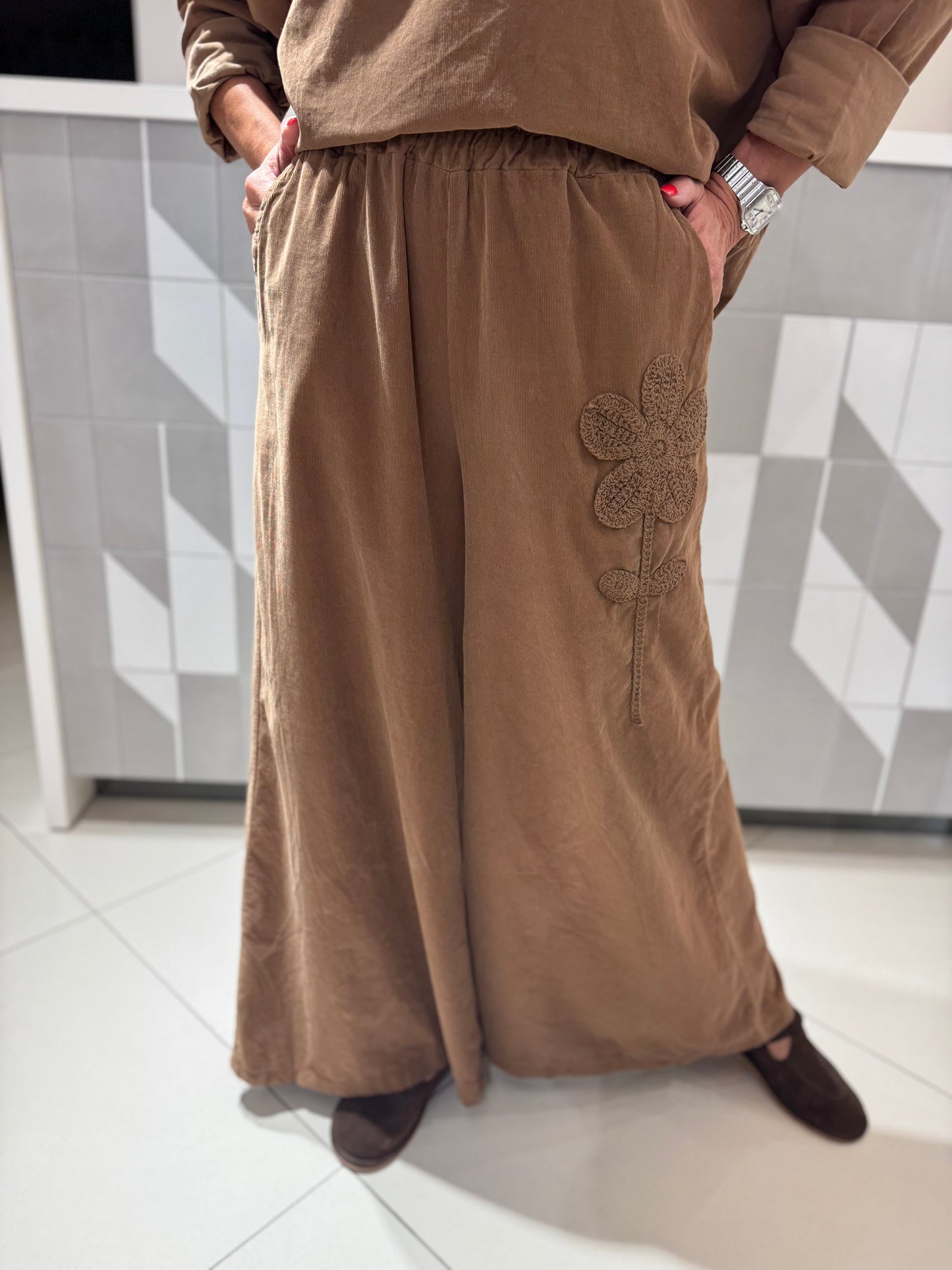 Plačios kelnės (K521)