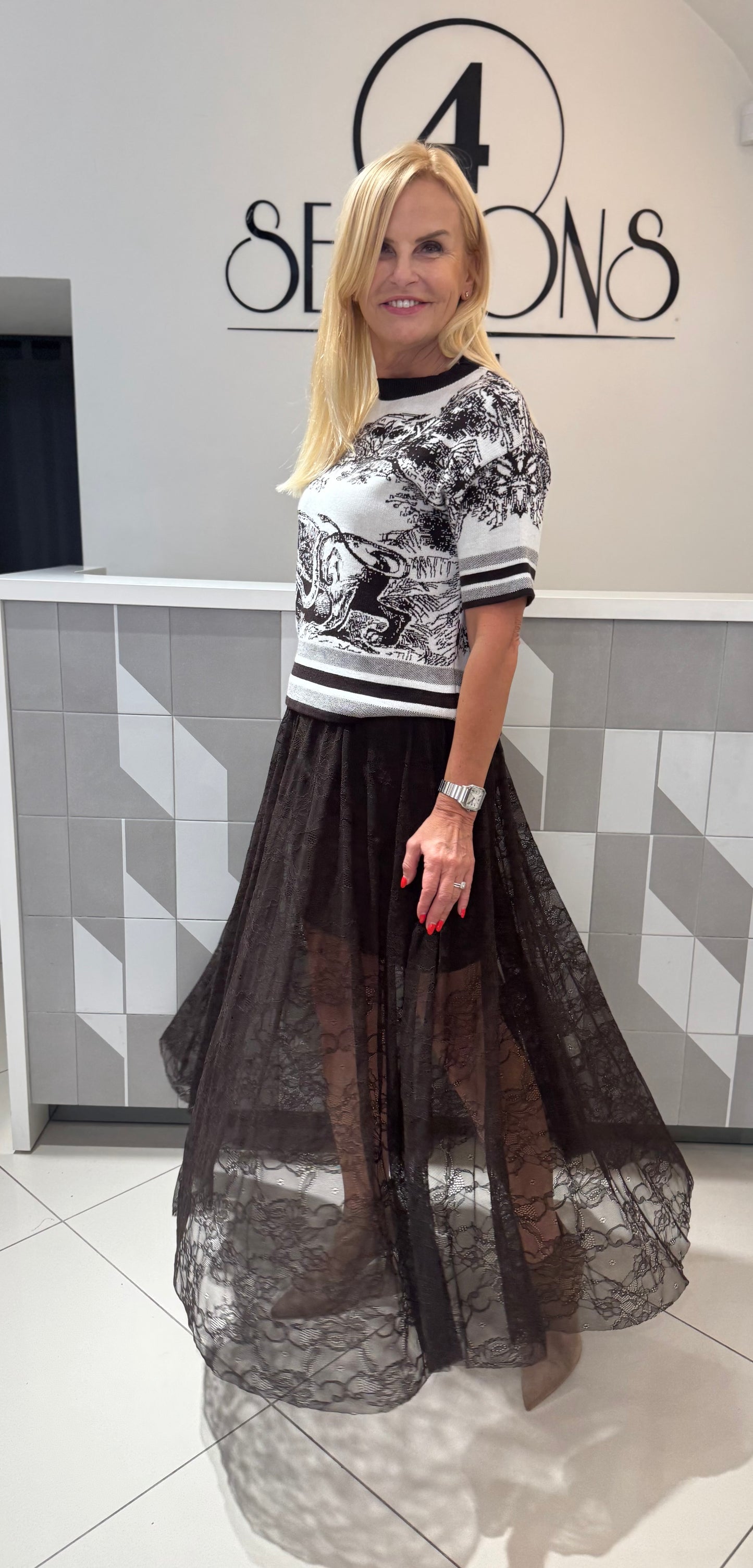 Tiulinis nėrinių sijonas (si92)