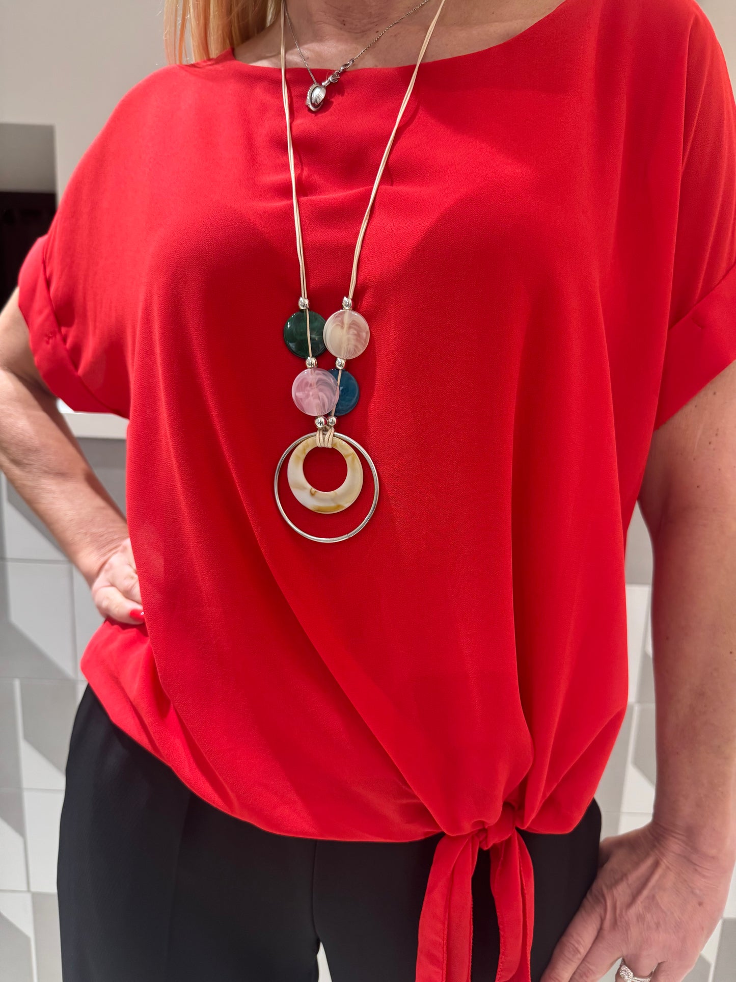 Palaidinė su papuošalu (P970)