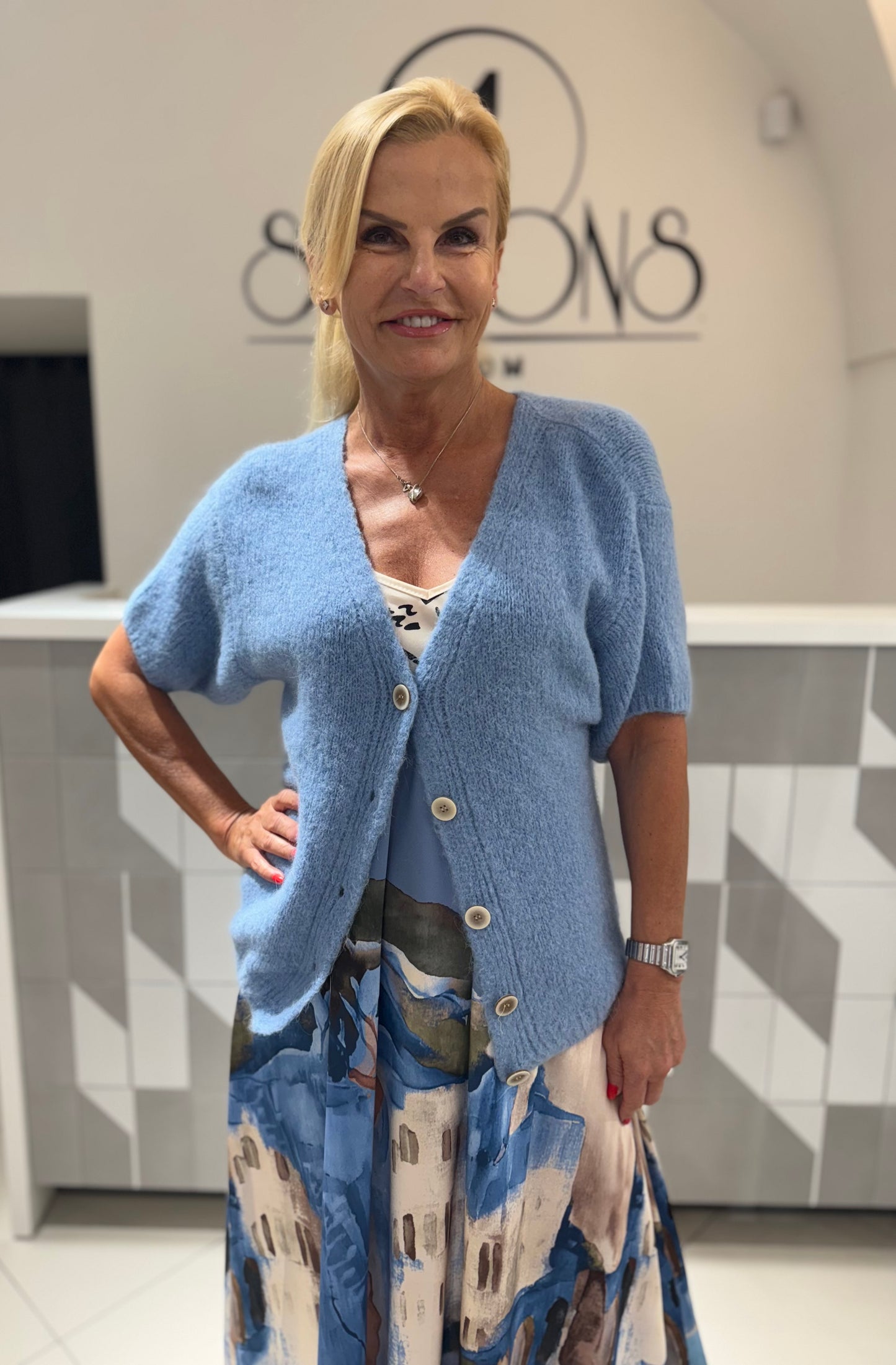 Kardiganas trumposiomis rankovėmis (M415)